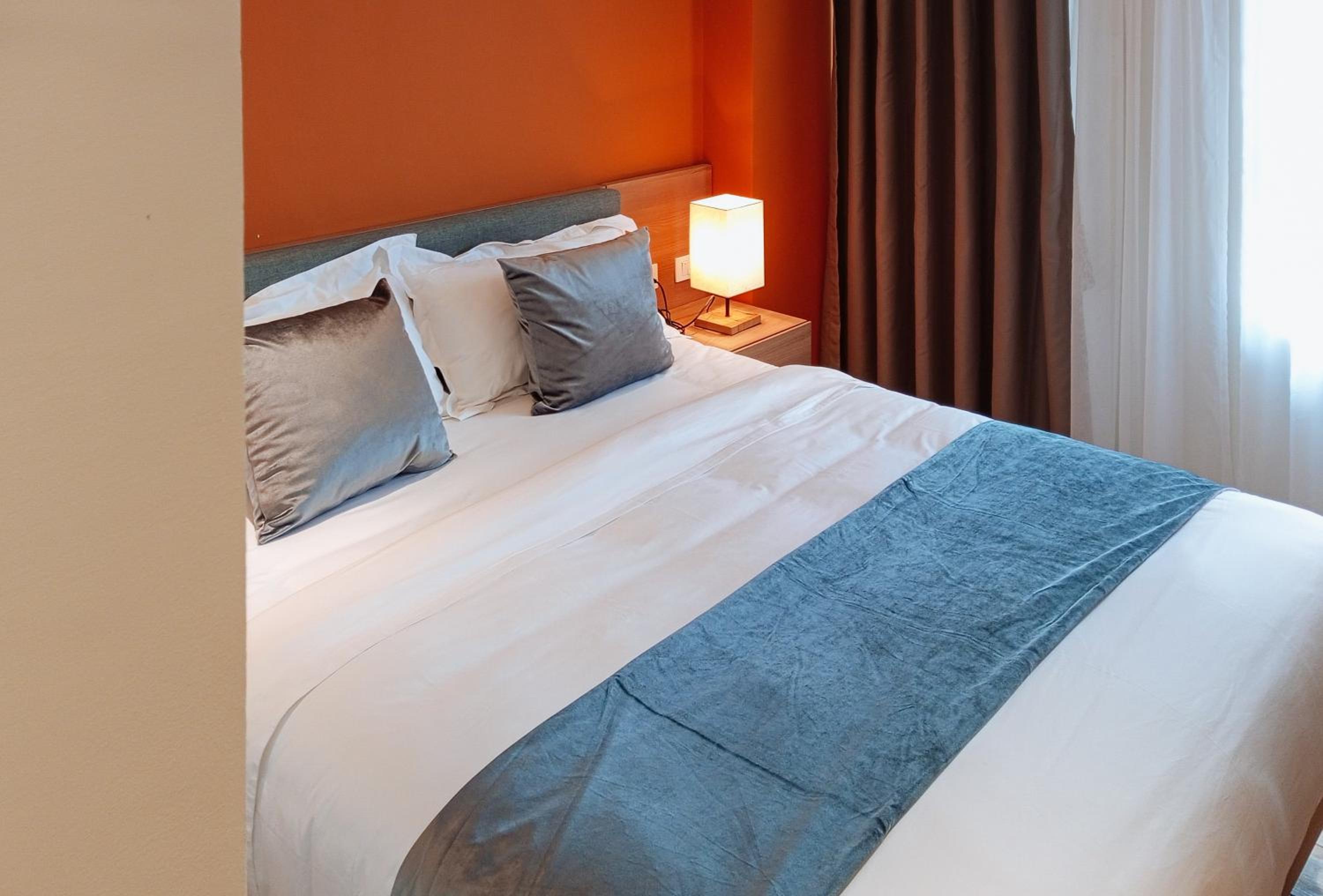 Deluxe Queen Room