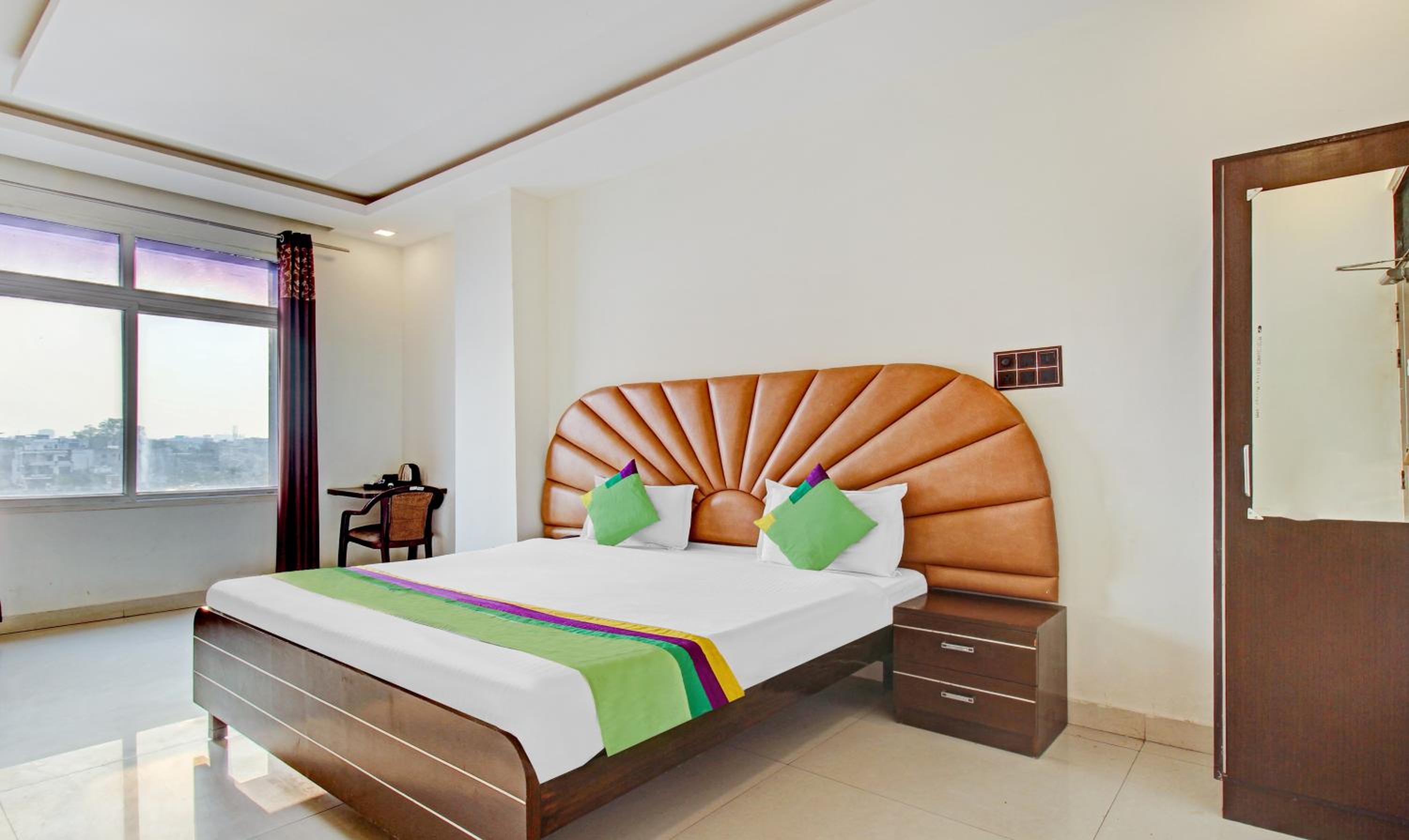 Deluxe Room with Lake View photo 3