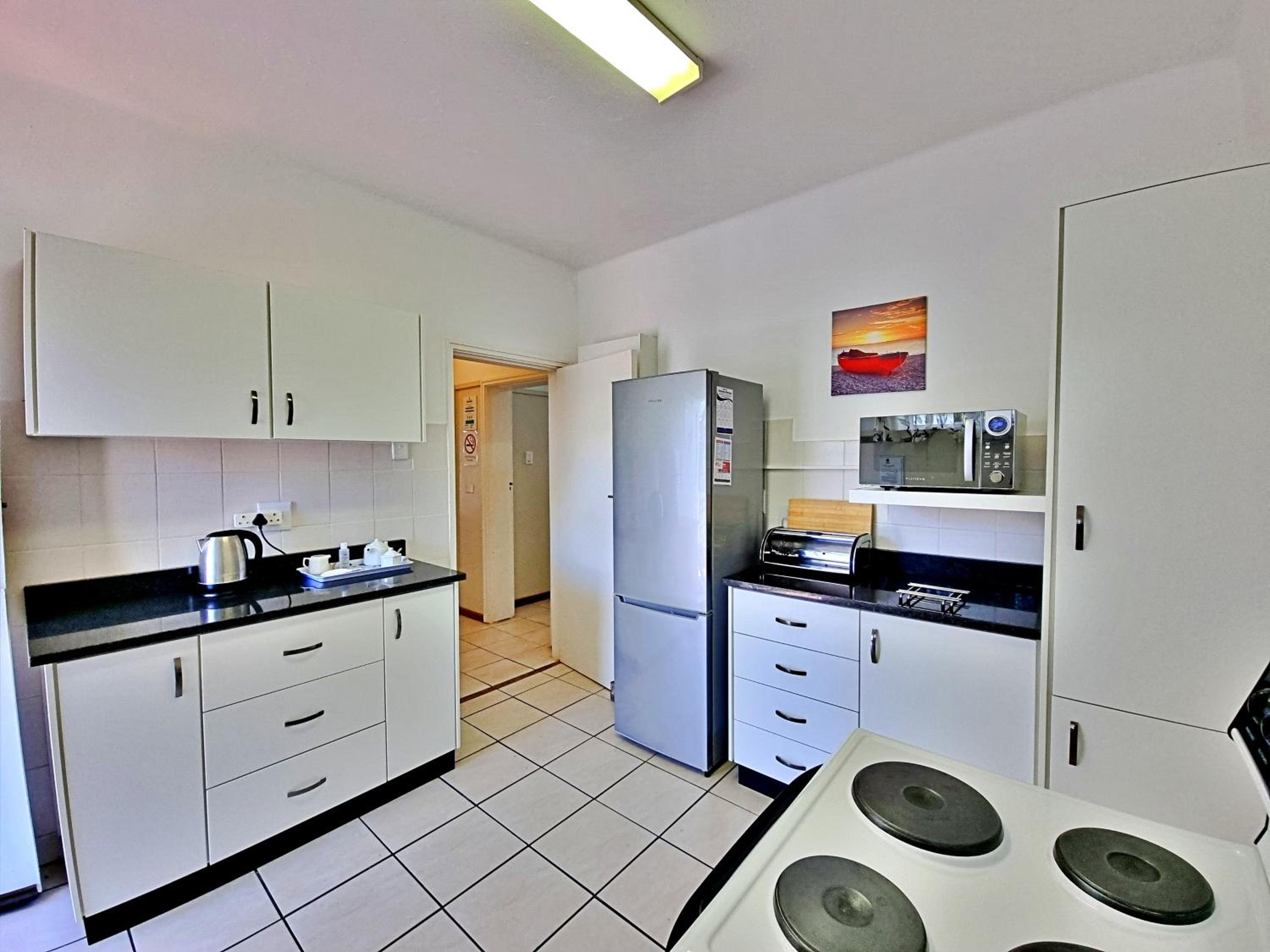 Three-Bedroom Apartment photo 2