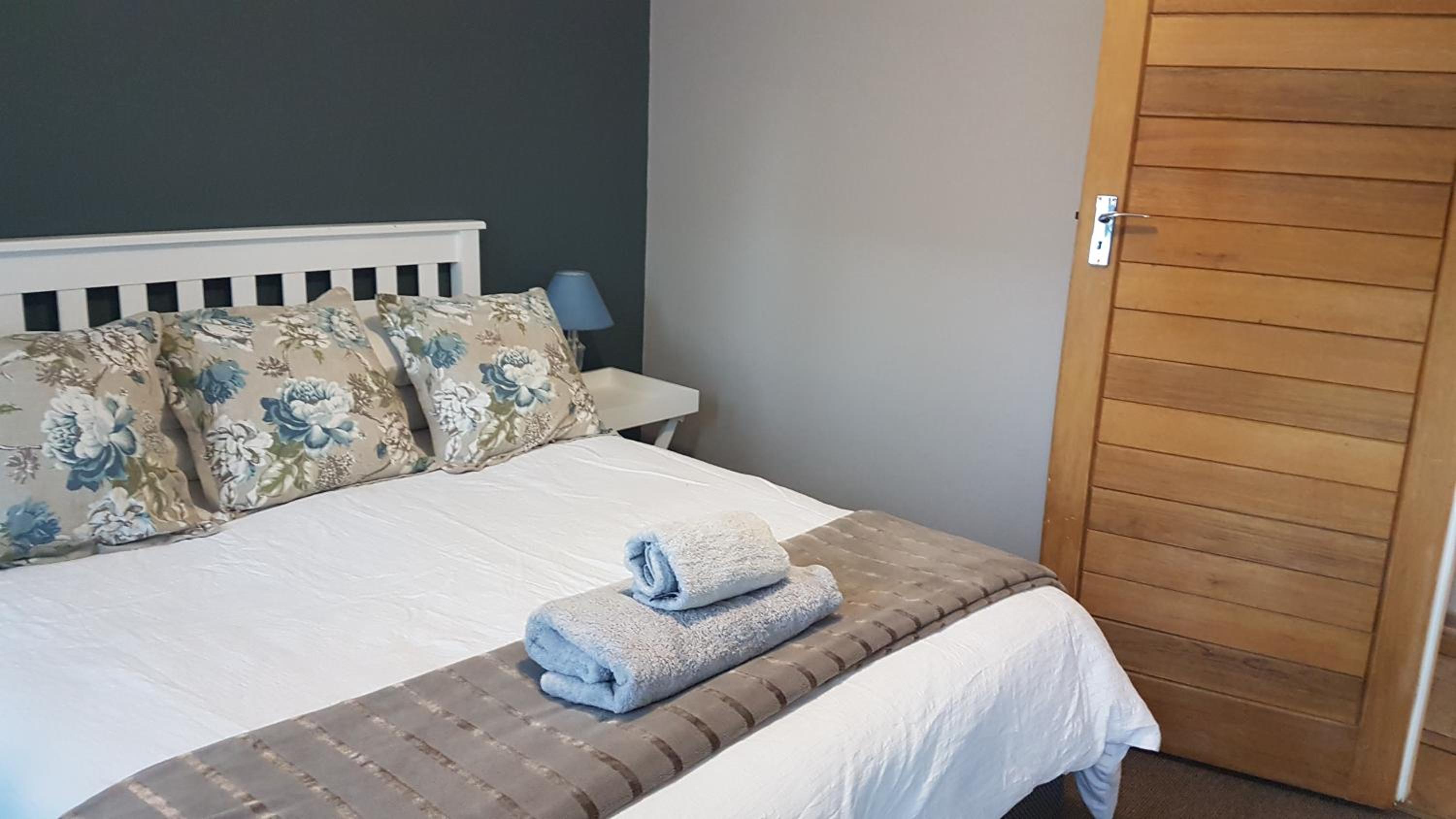 Standard Double Room - Photo 7