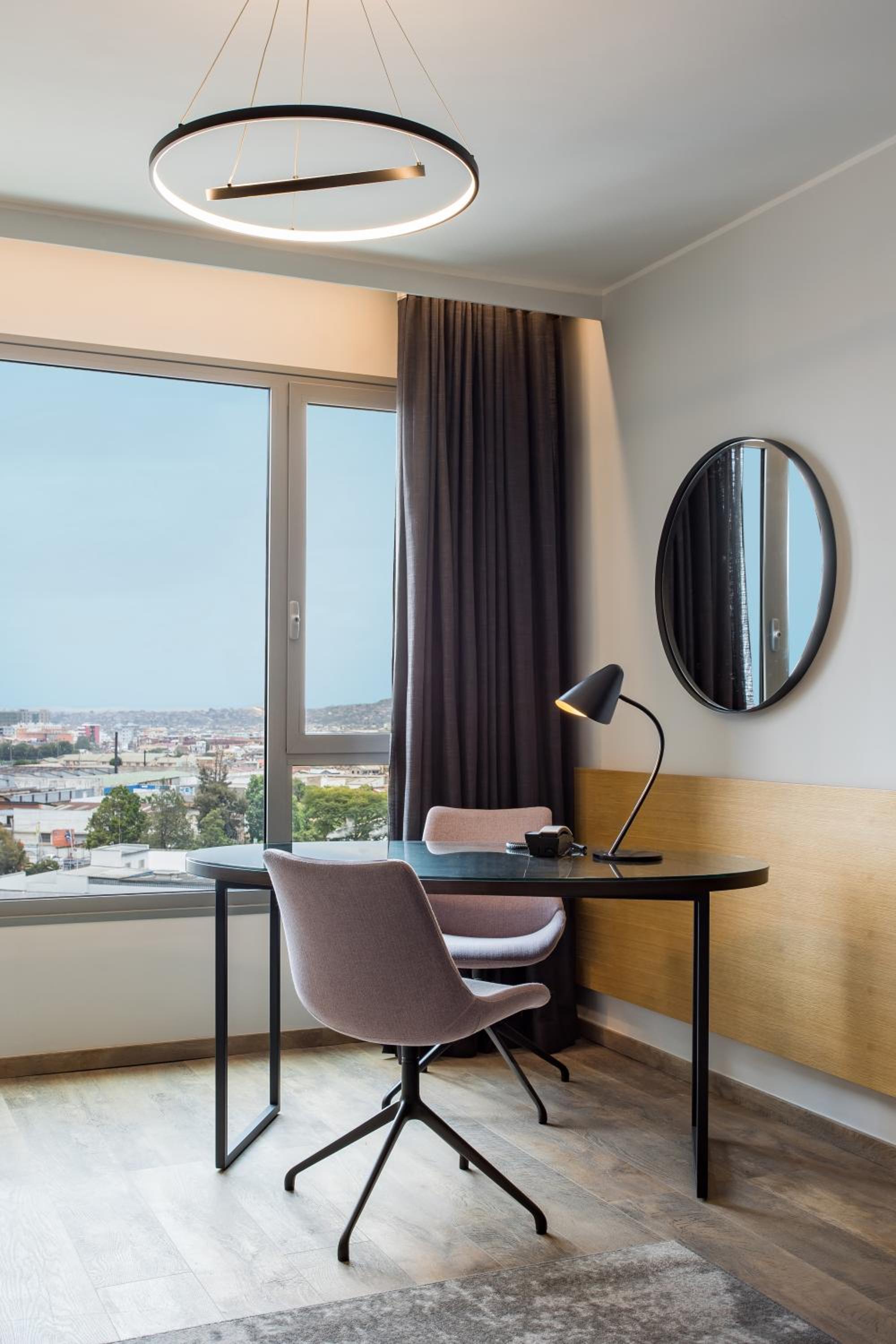 Suite - Photo 12