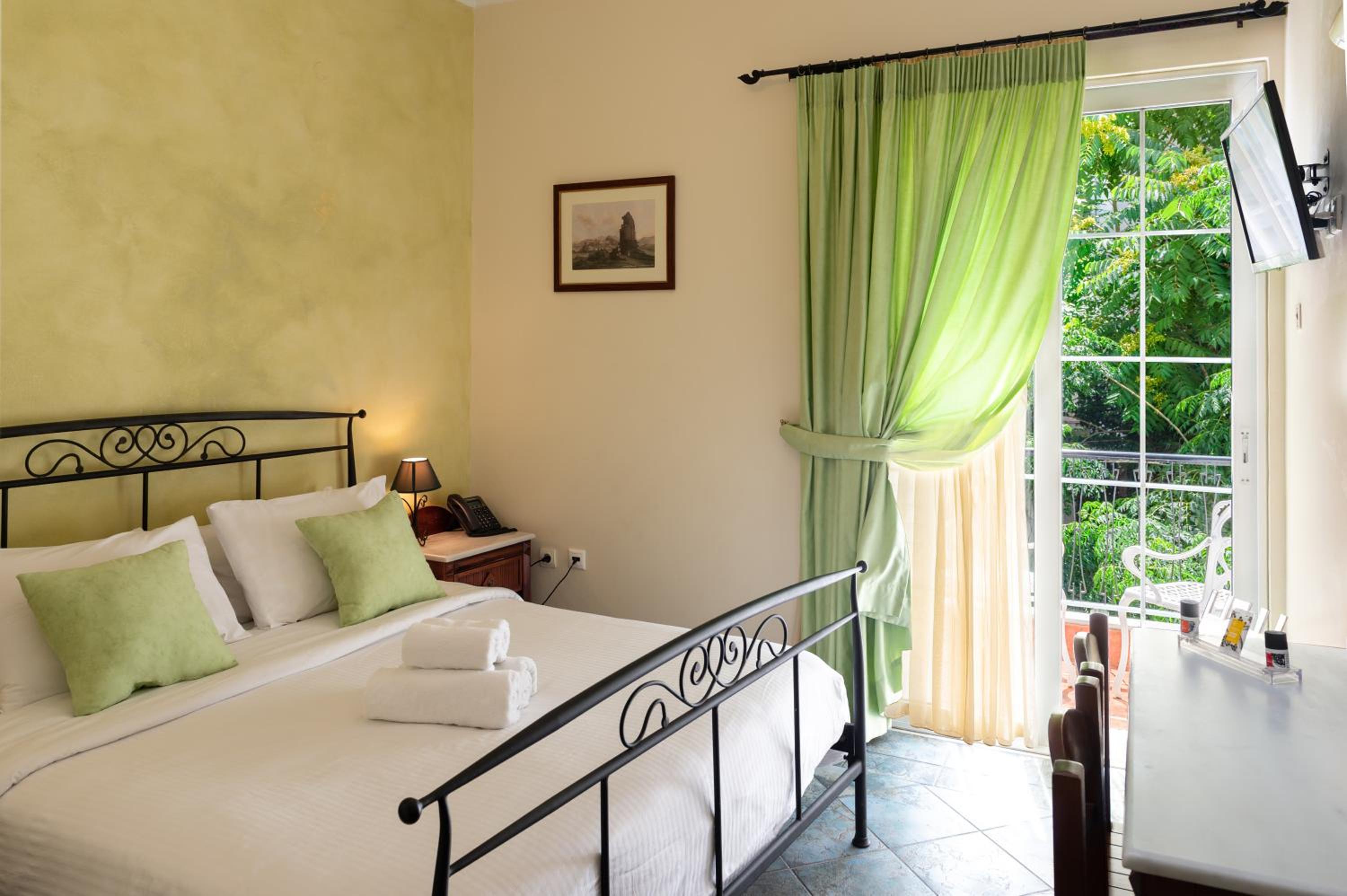 Budget Double or Twin Room with Shared Bathroom and Balcony photo 1