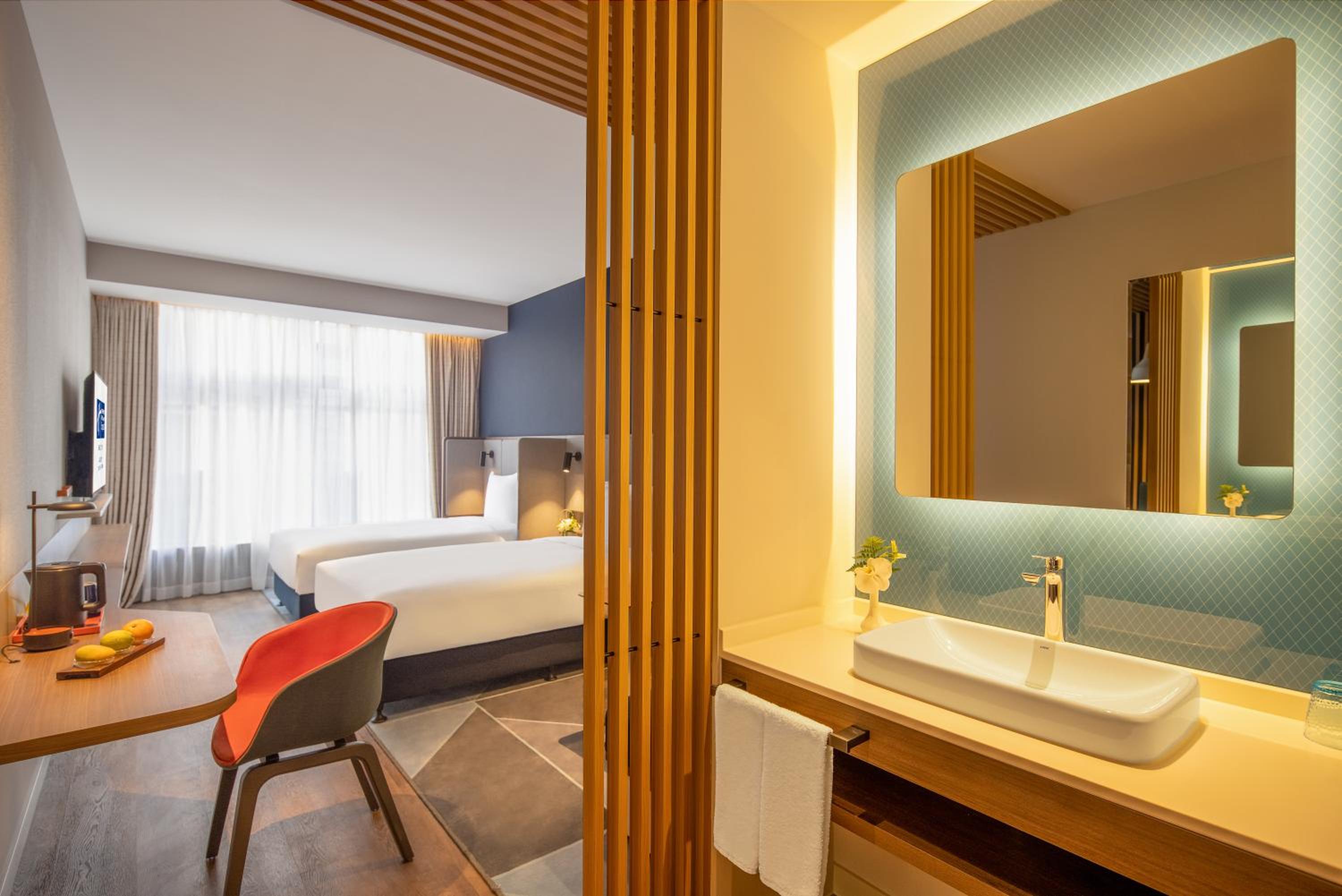 Standard Twin Room - Photo 4