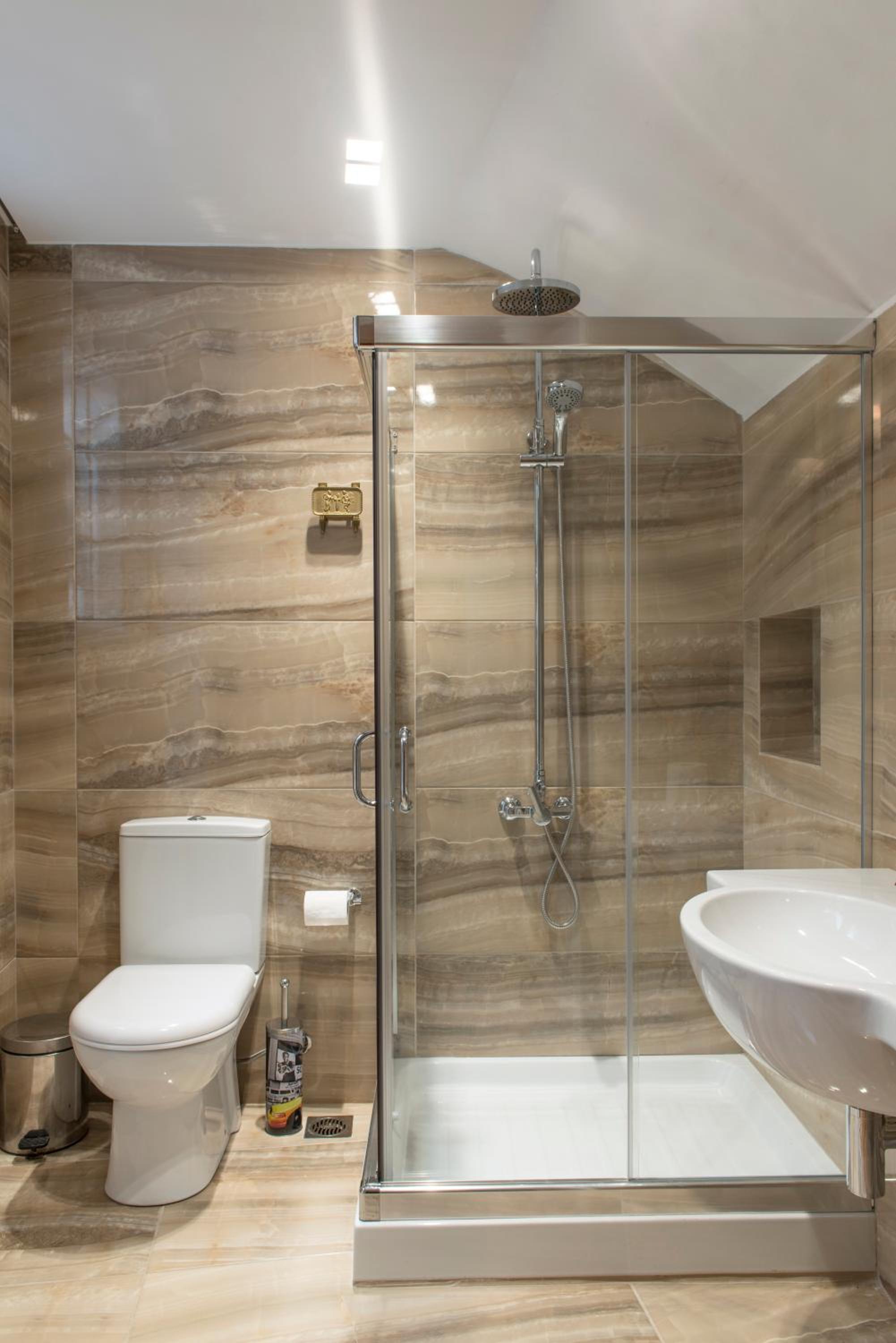Double or Twin Room with En - Suite Bathroom photo 3