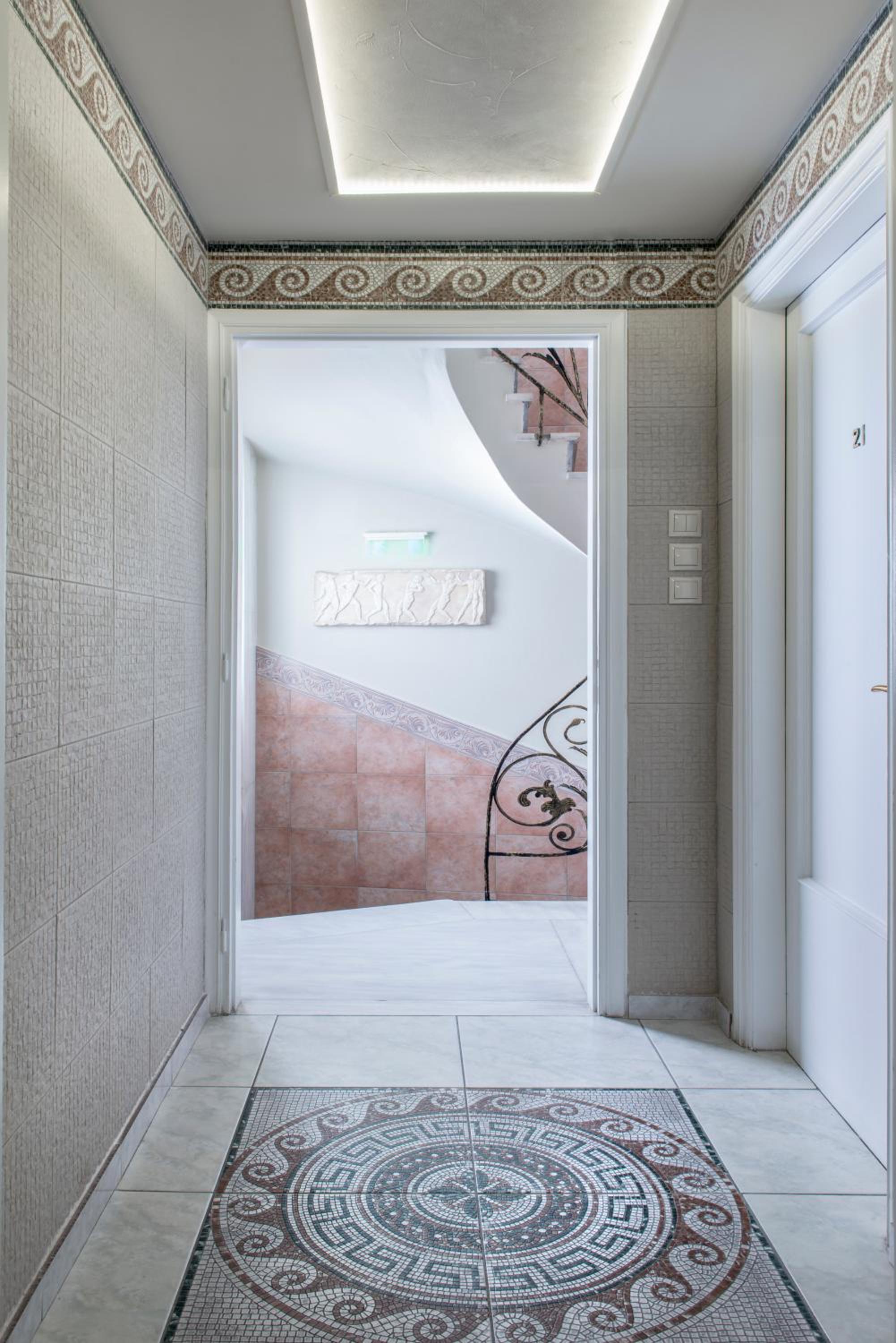 Budget Double or Twin Room with Shared Bathroom and Balcony photo 3