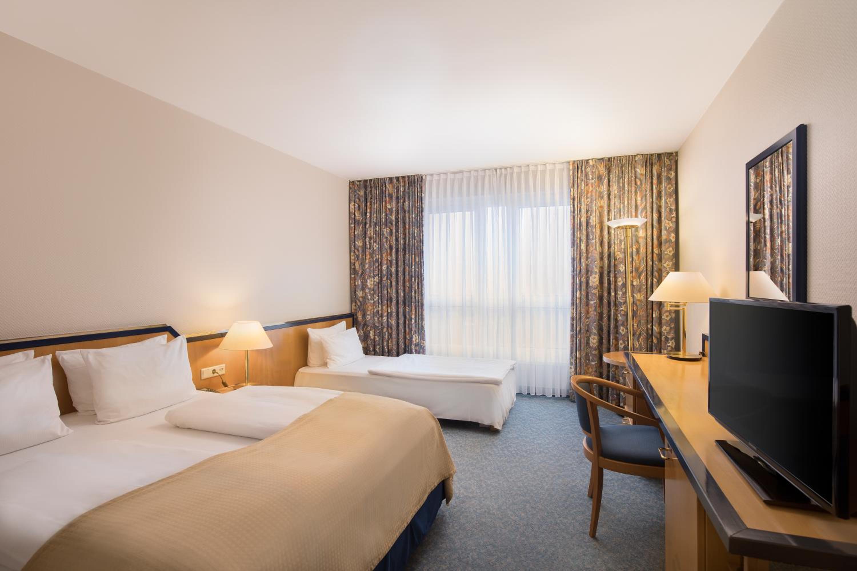 Room with queensize bed