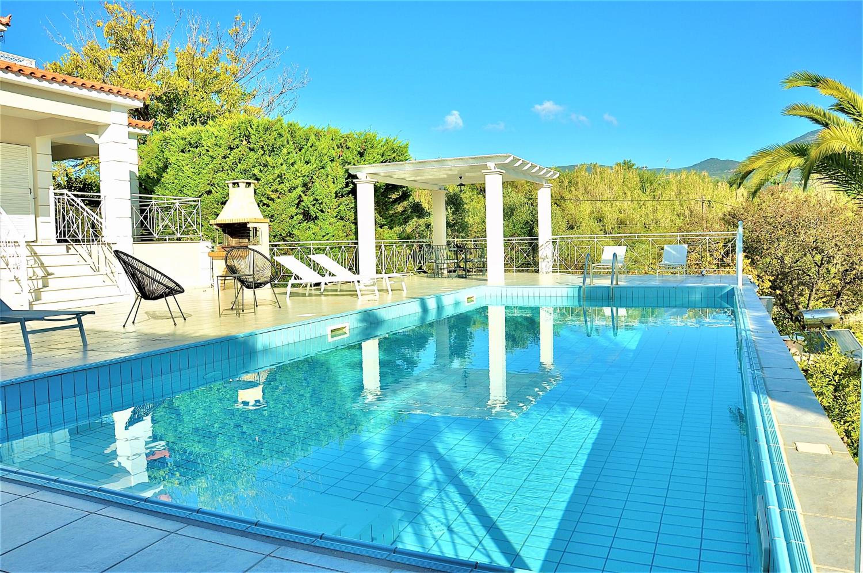 Three-Bedroom Villa photo 2