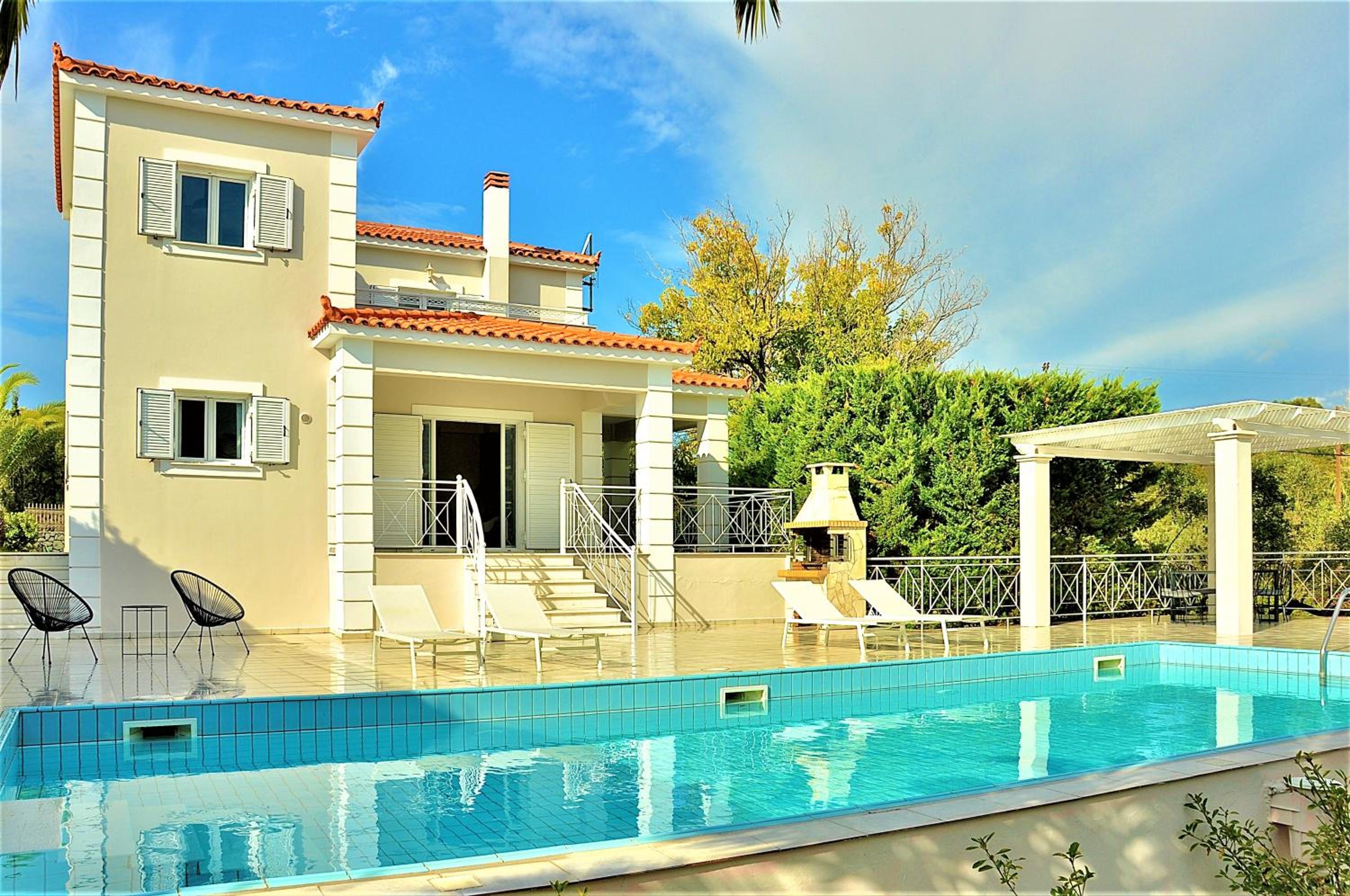 Three-Bedroom Villa photo 3