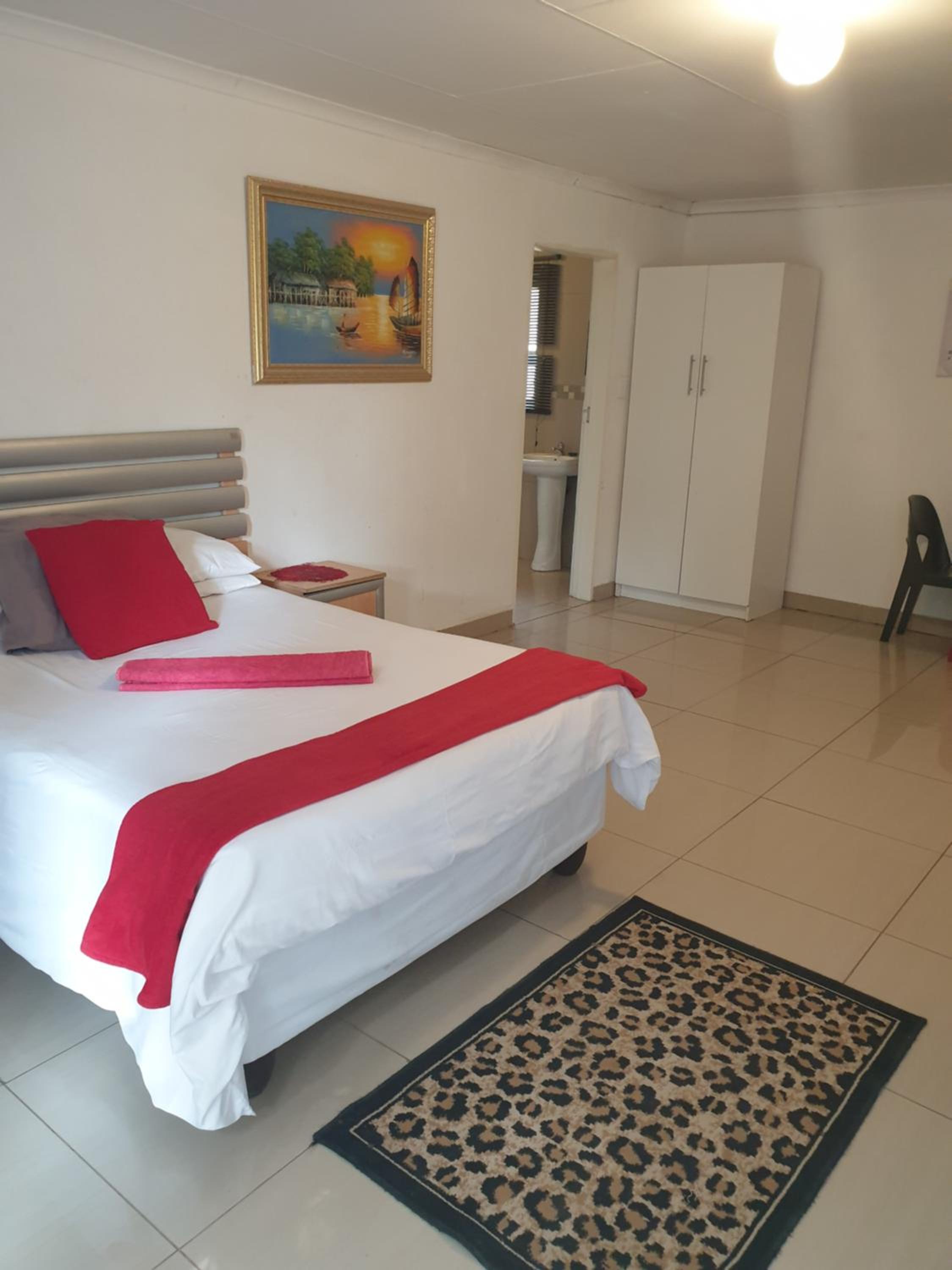 Double Room with Private Bathroom photo 2
