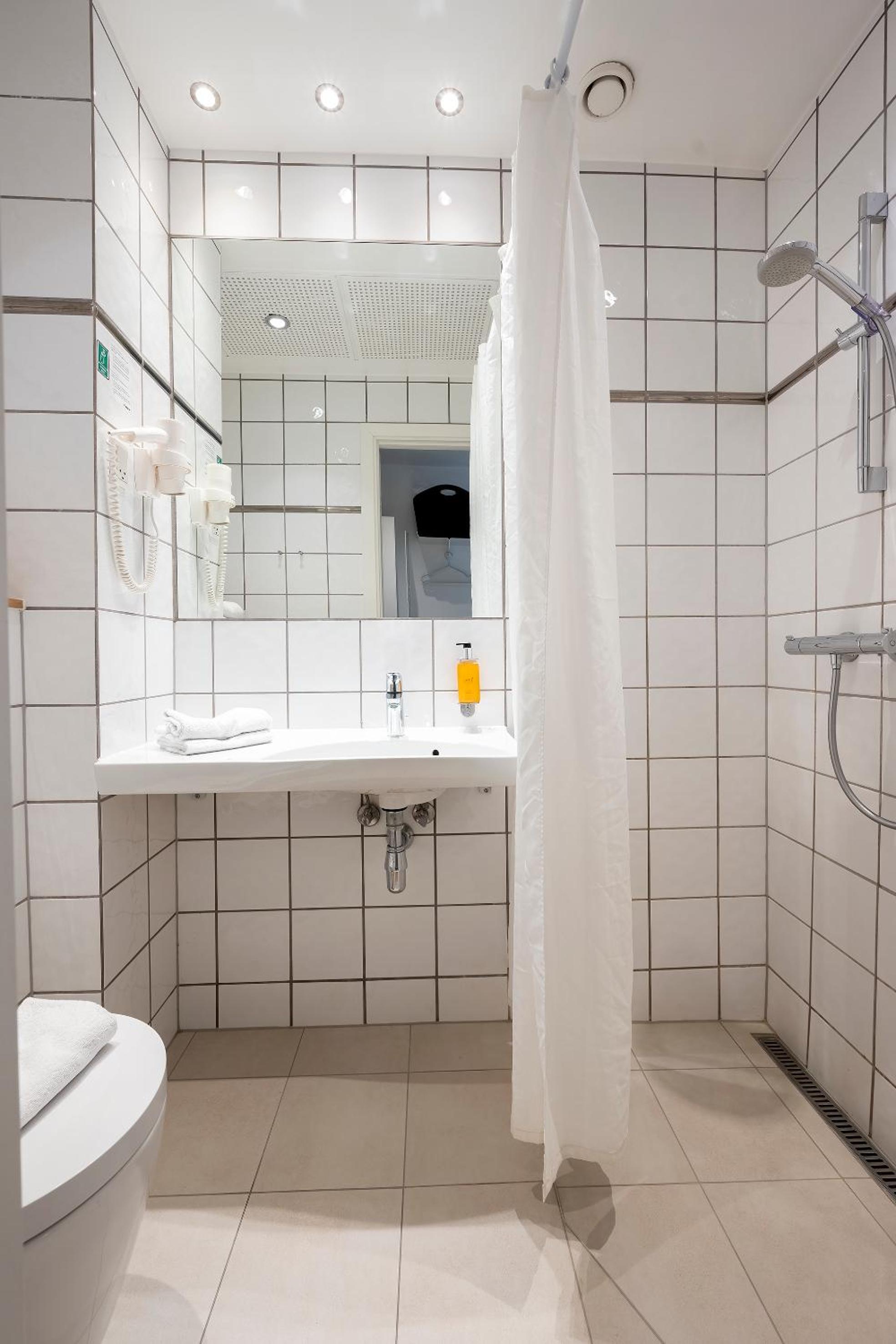 Double Room - Photo 8