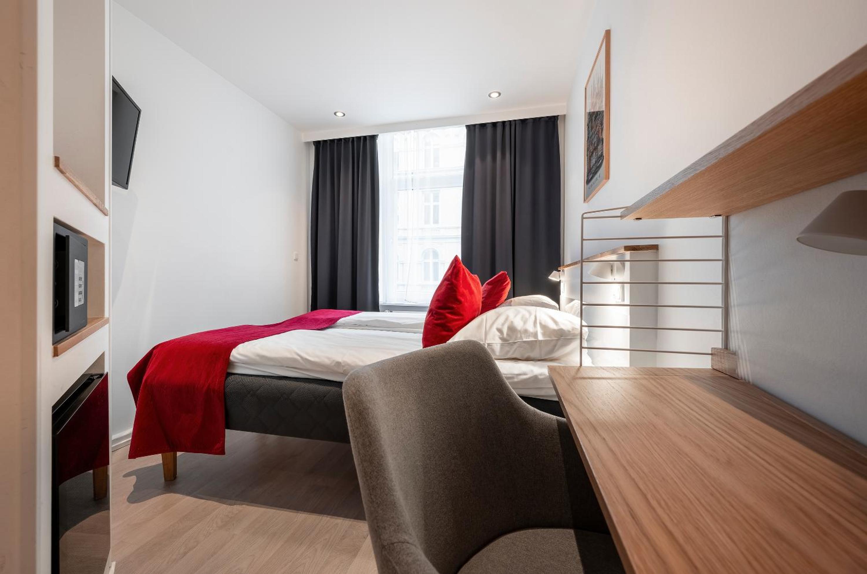 Double Room - Photo 7