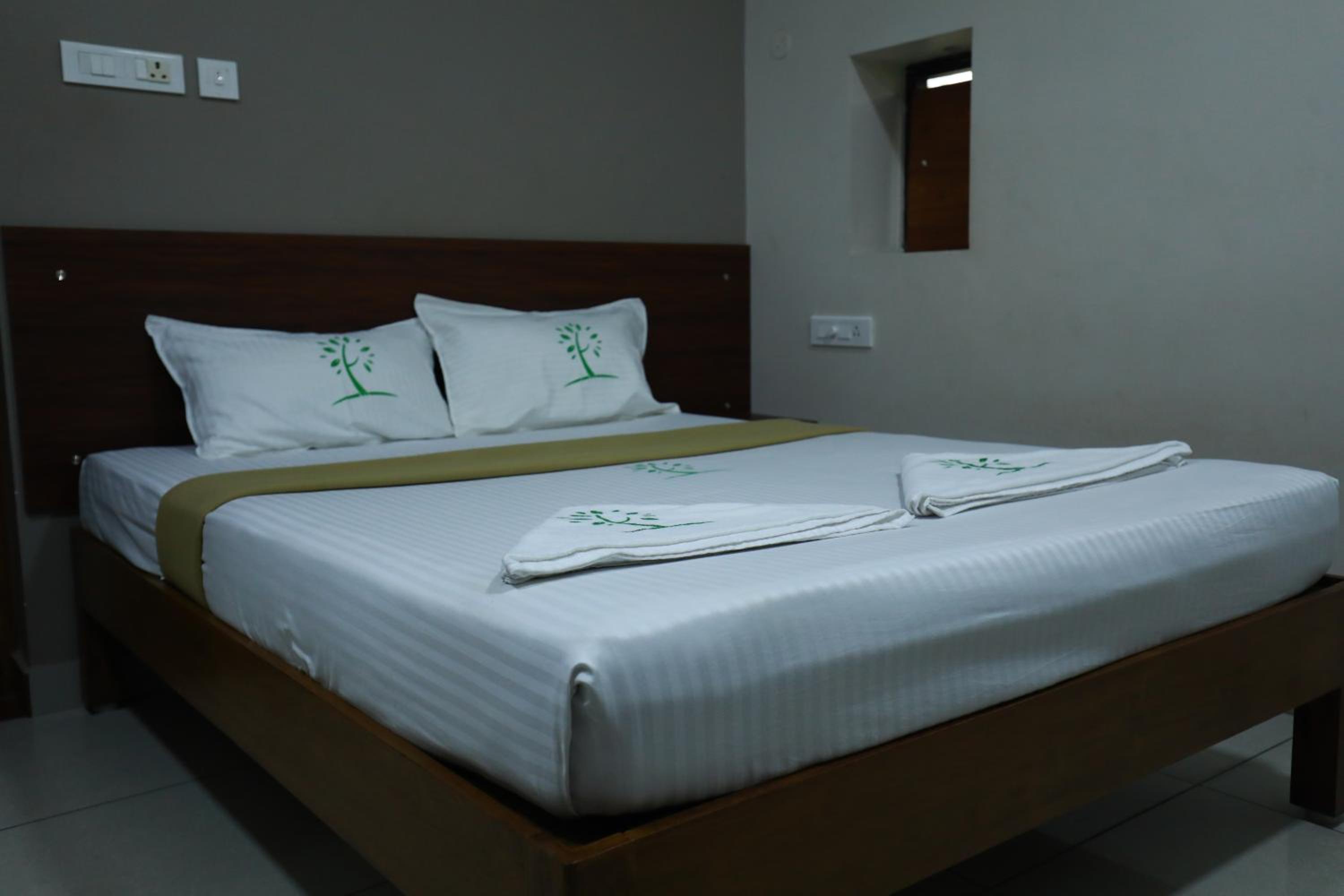 Deluxe Room - Photo 18