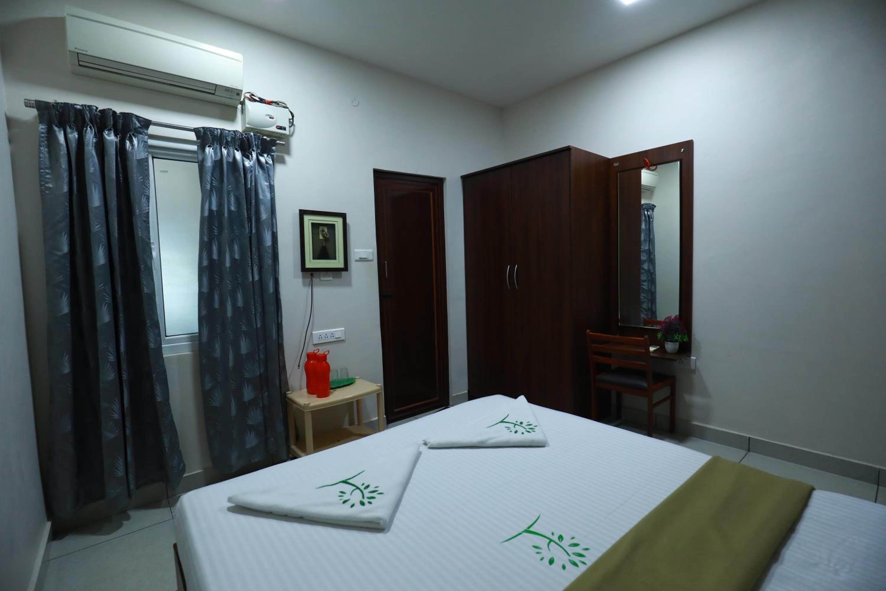 Deluxe Room - Photo 16