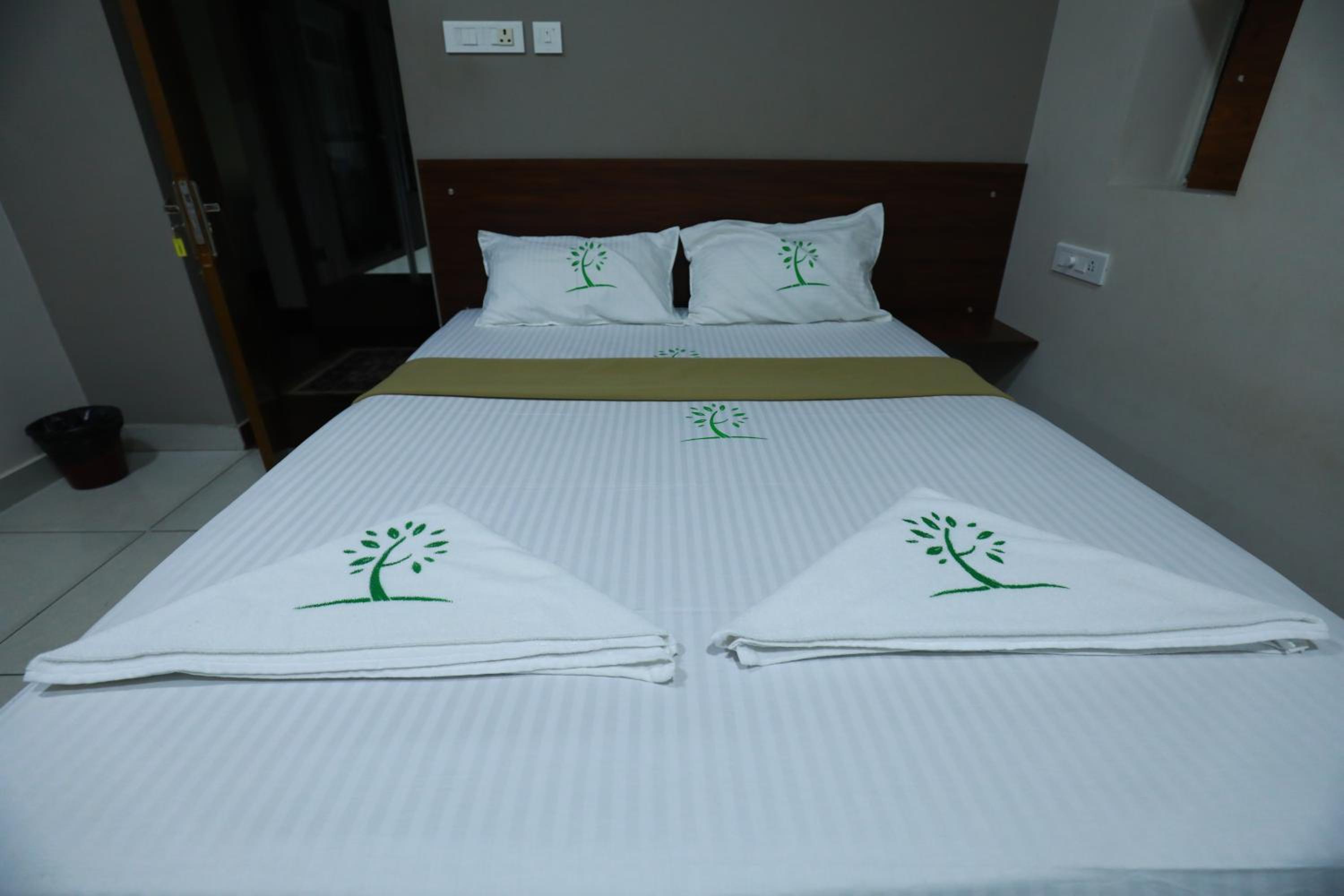 Deluxe Room - Photo 15