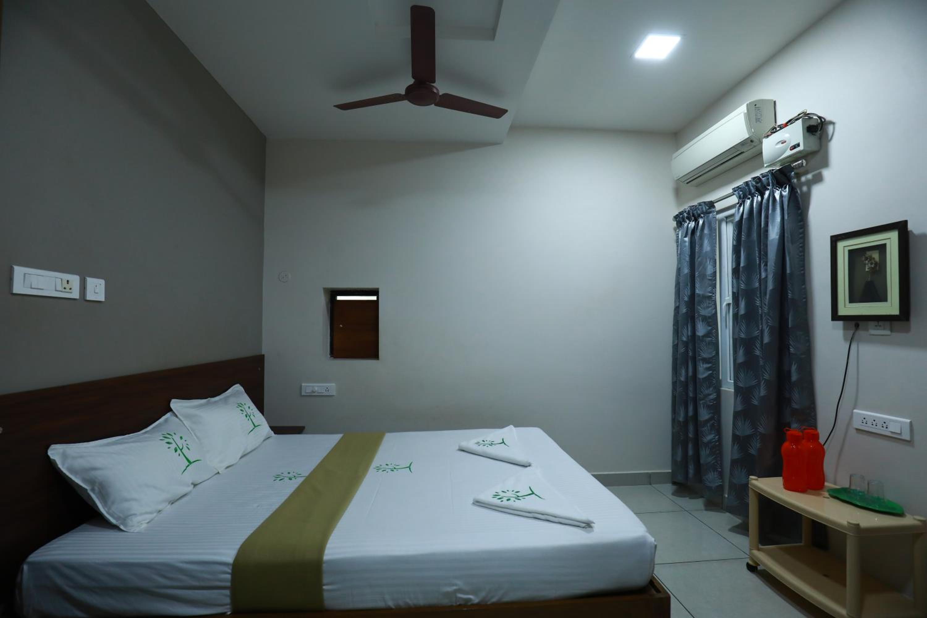 Deluxe Room - Photo 14