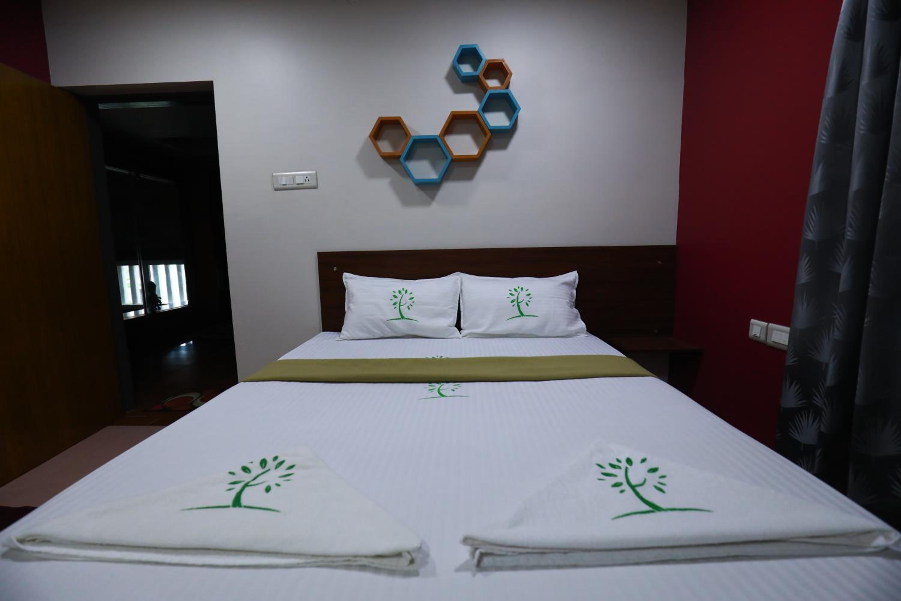 Deluxe Room - Photo 10