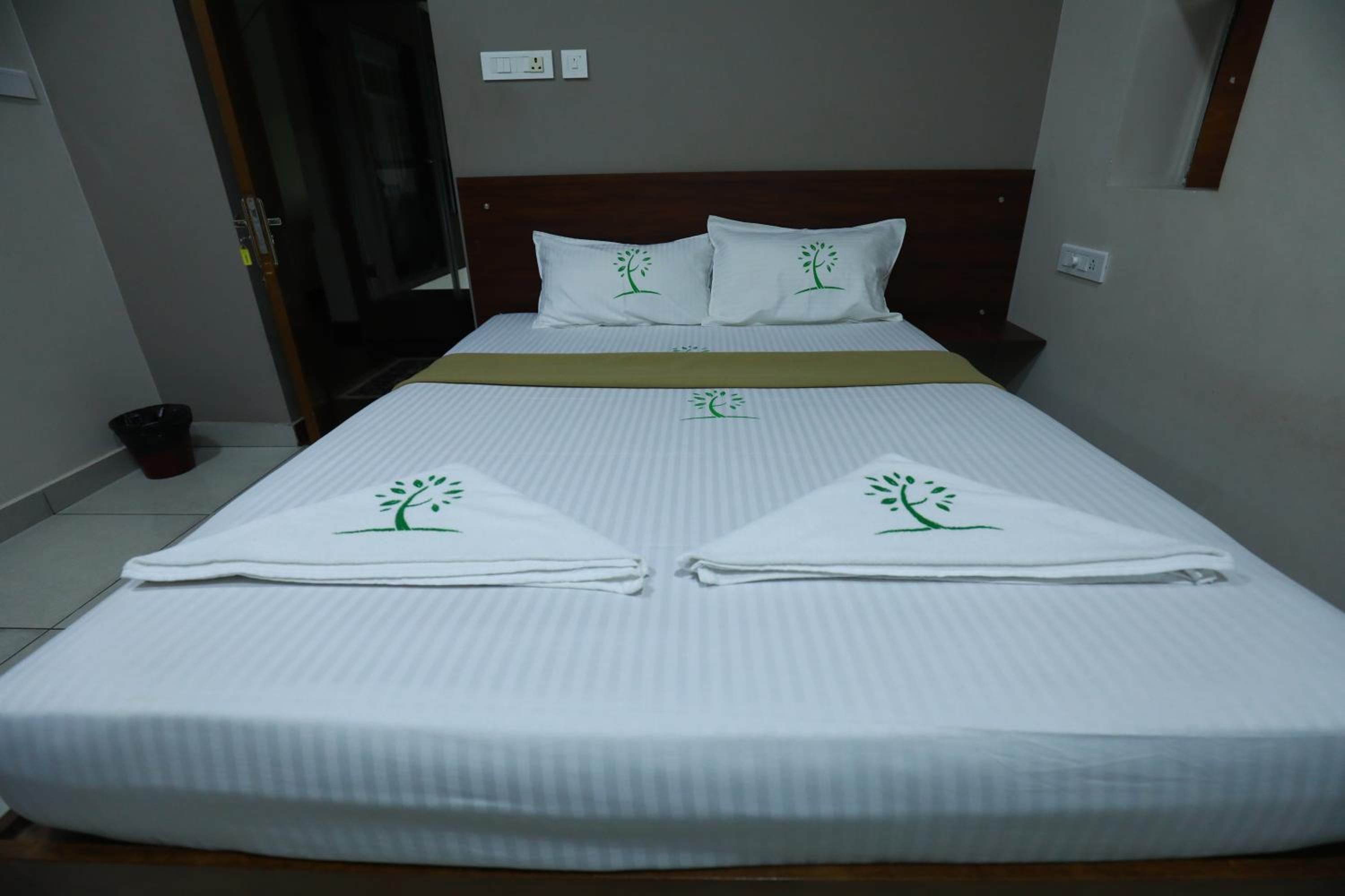 Deluxe Room - Photo 9