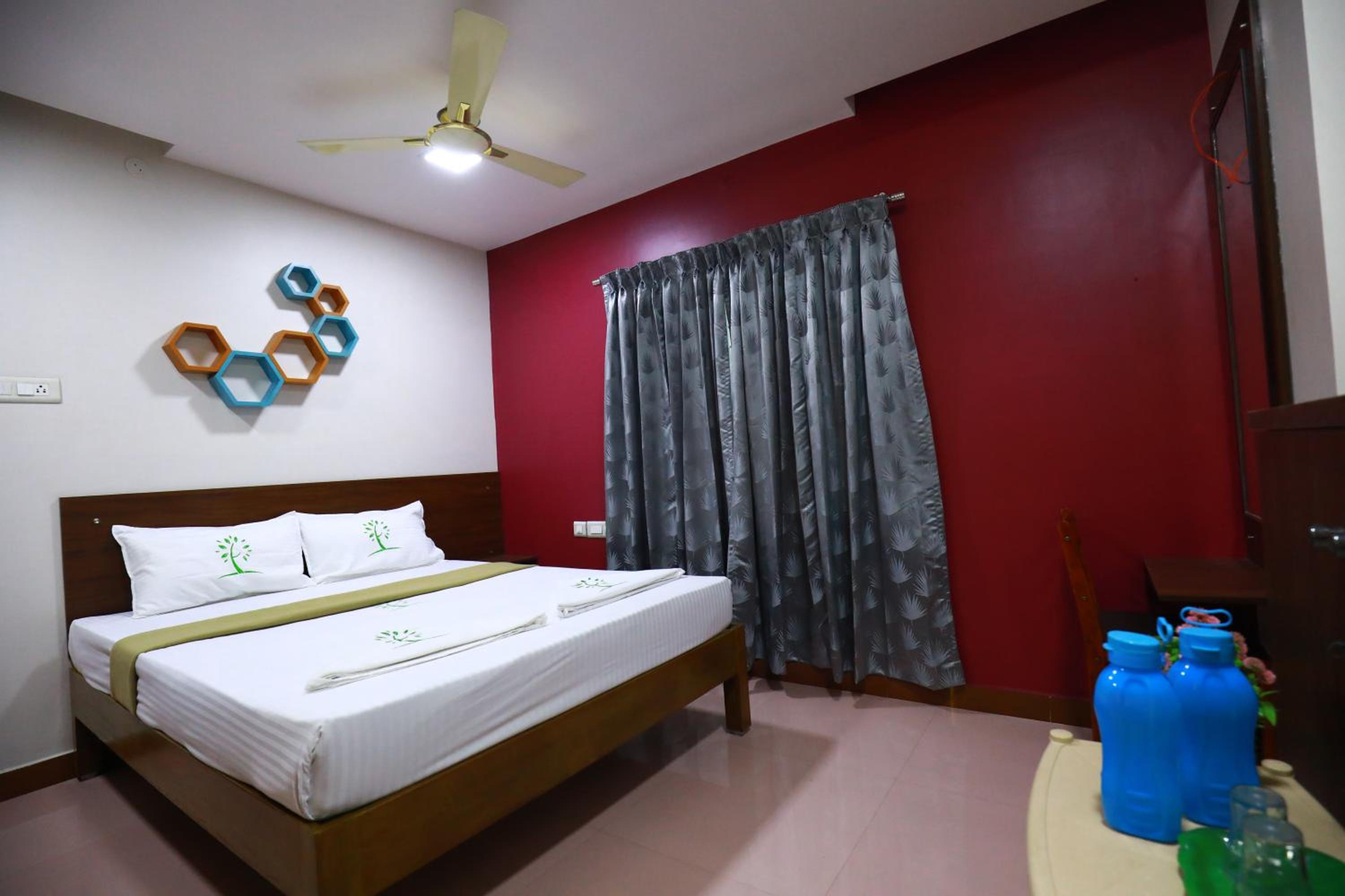 Deluxe Room - Photo 8