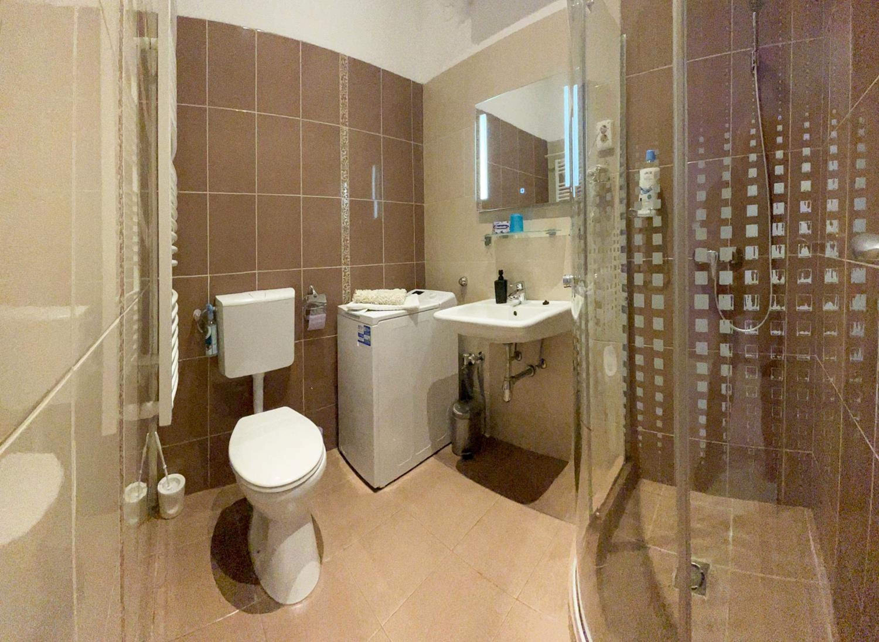 Apartment with Balcony - Photo 2