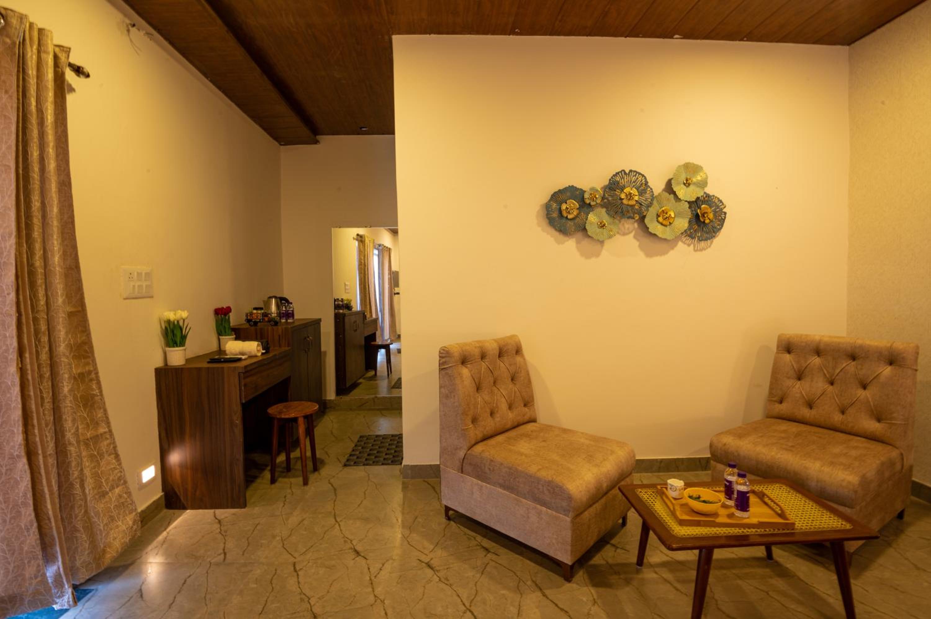 Deluxe King Room photo 1