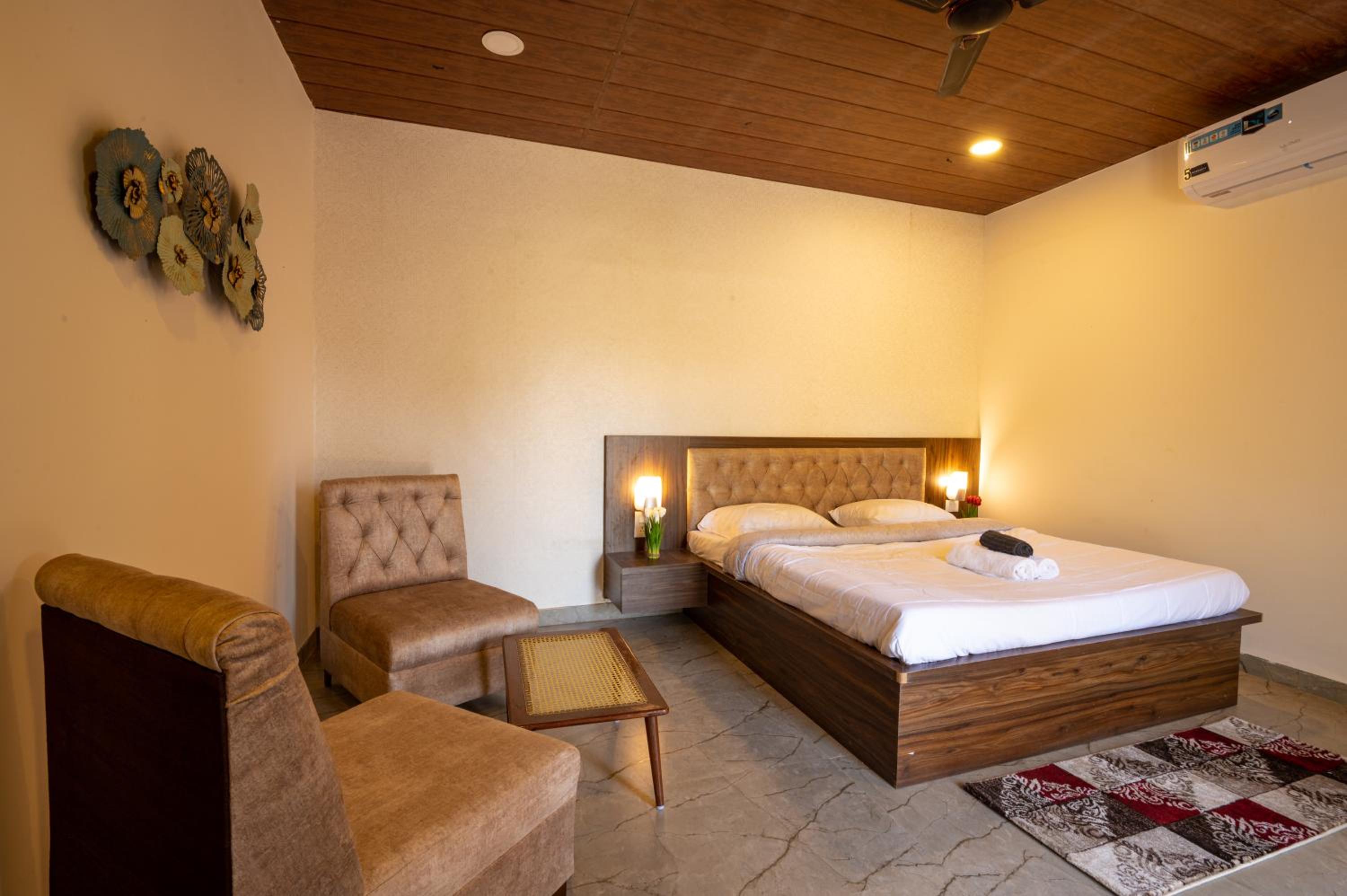 Deluxe King Room photo 3