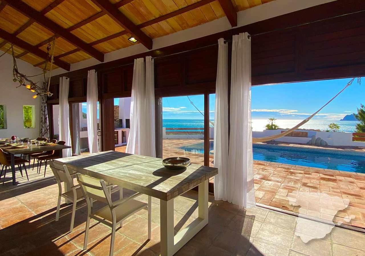 Villa photo 2