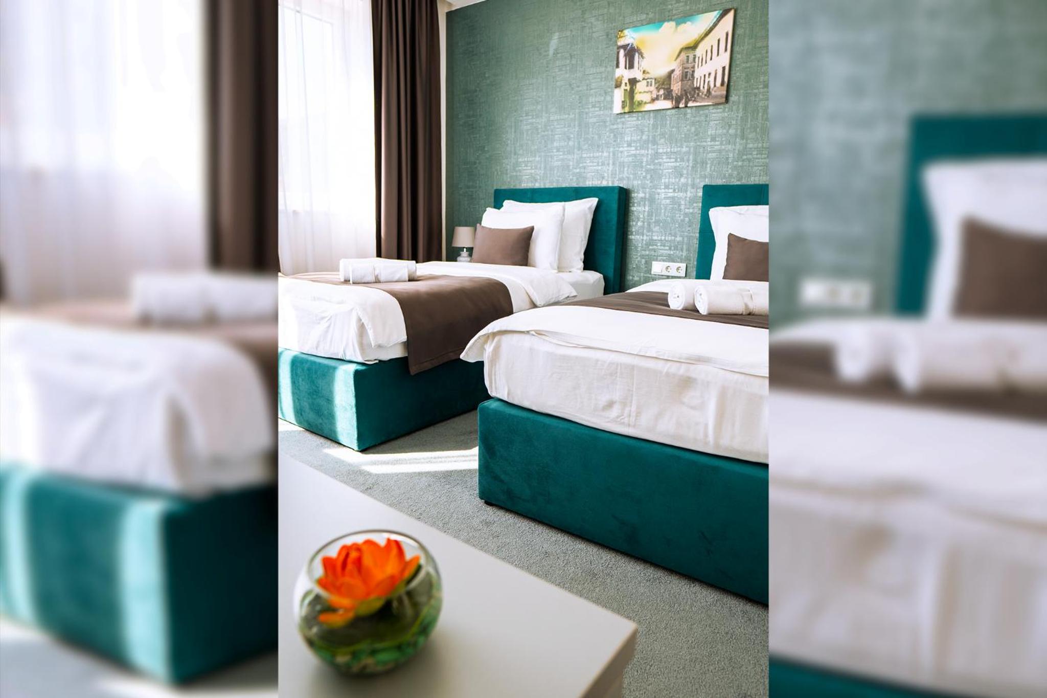 Budget Twin Room - Photo 9