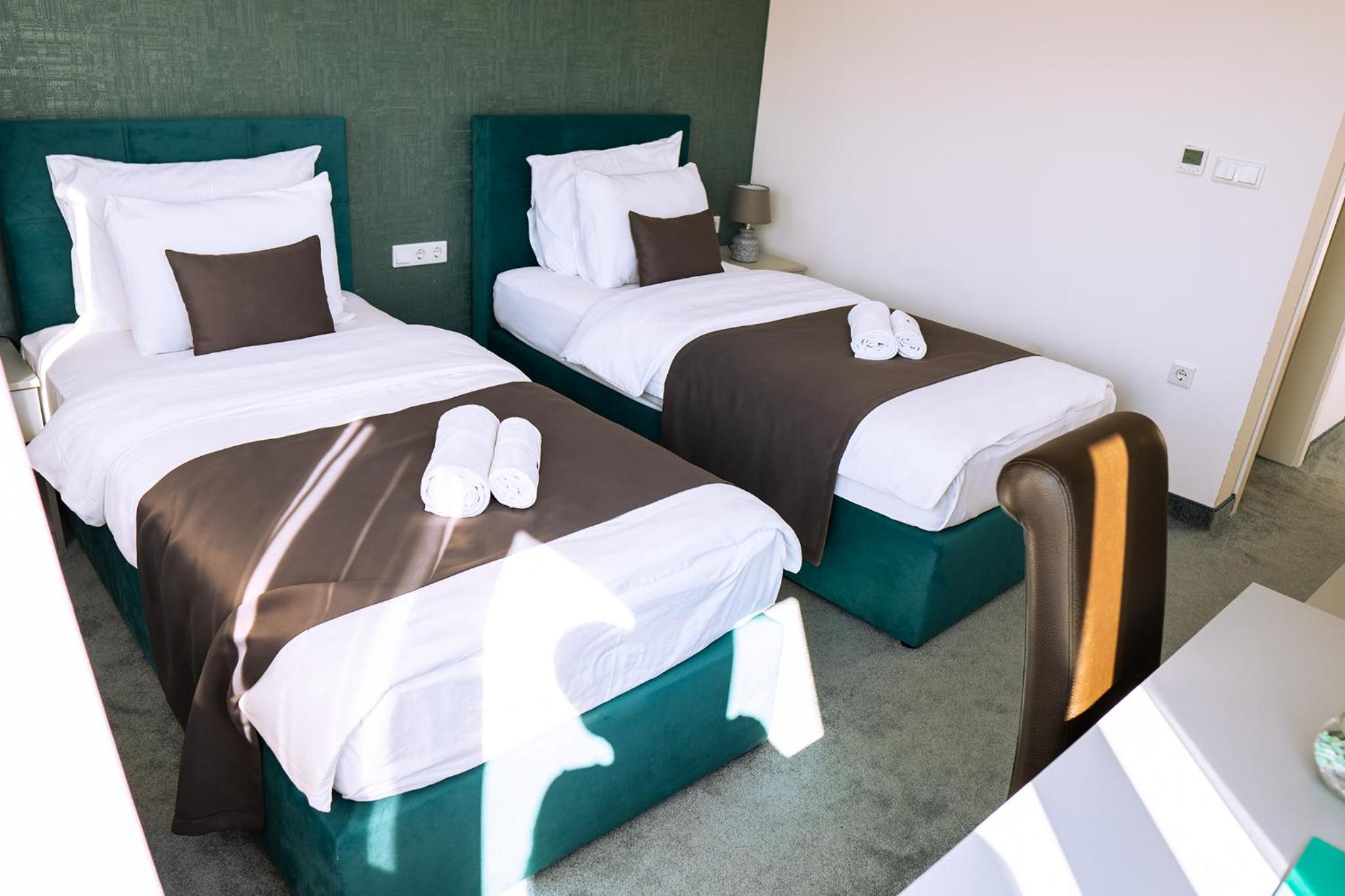 Economy Triple Room - Photo 9