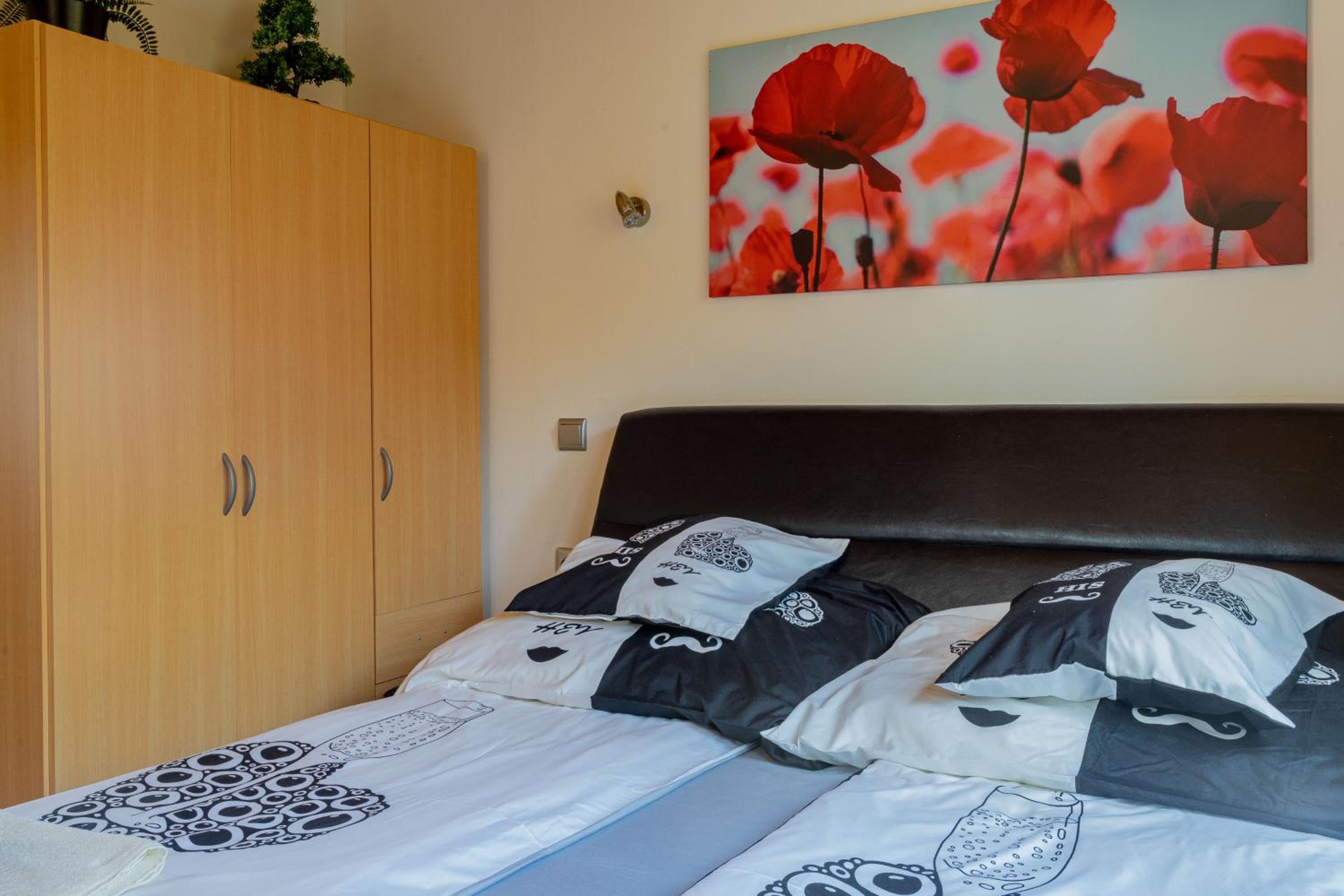 One-Bedroom Apartment with Terrace photo 1
