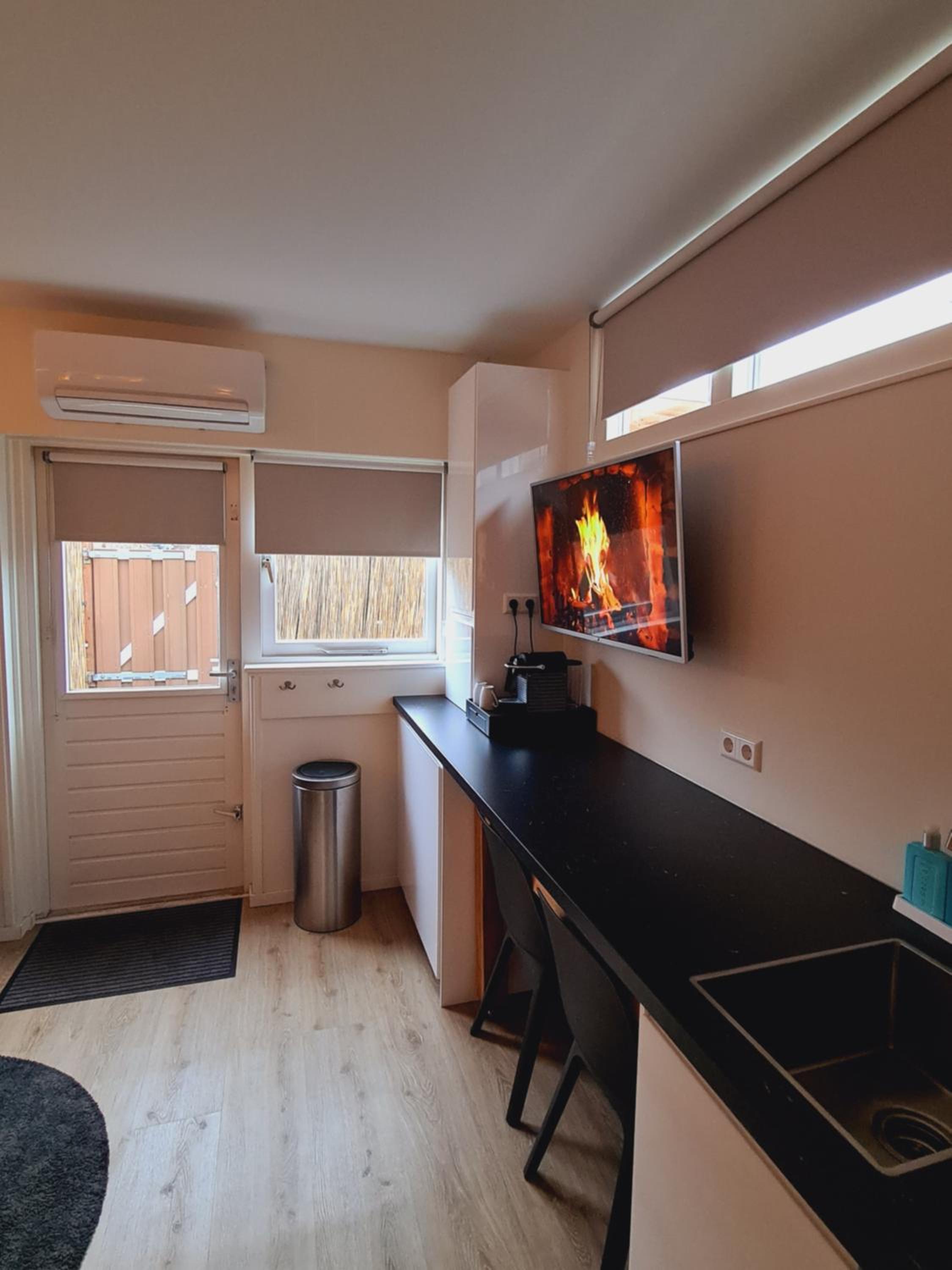 One-Bedroom House - Photo 19