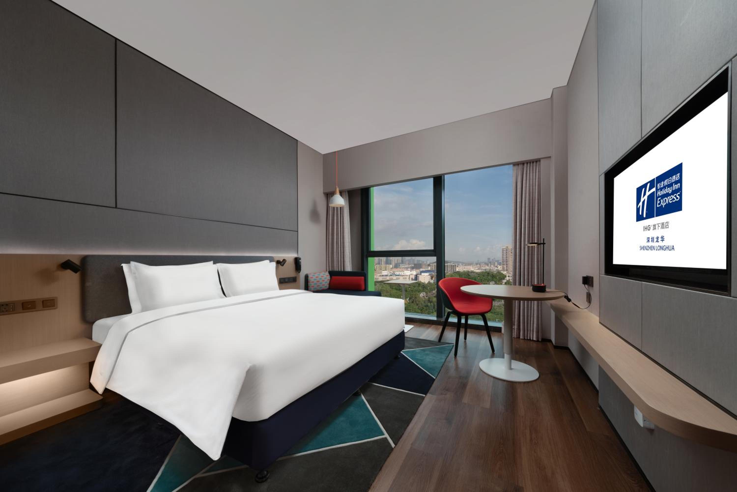 Standard King Room with City View