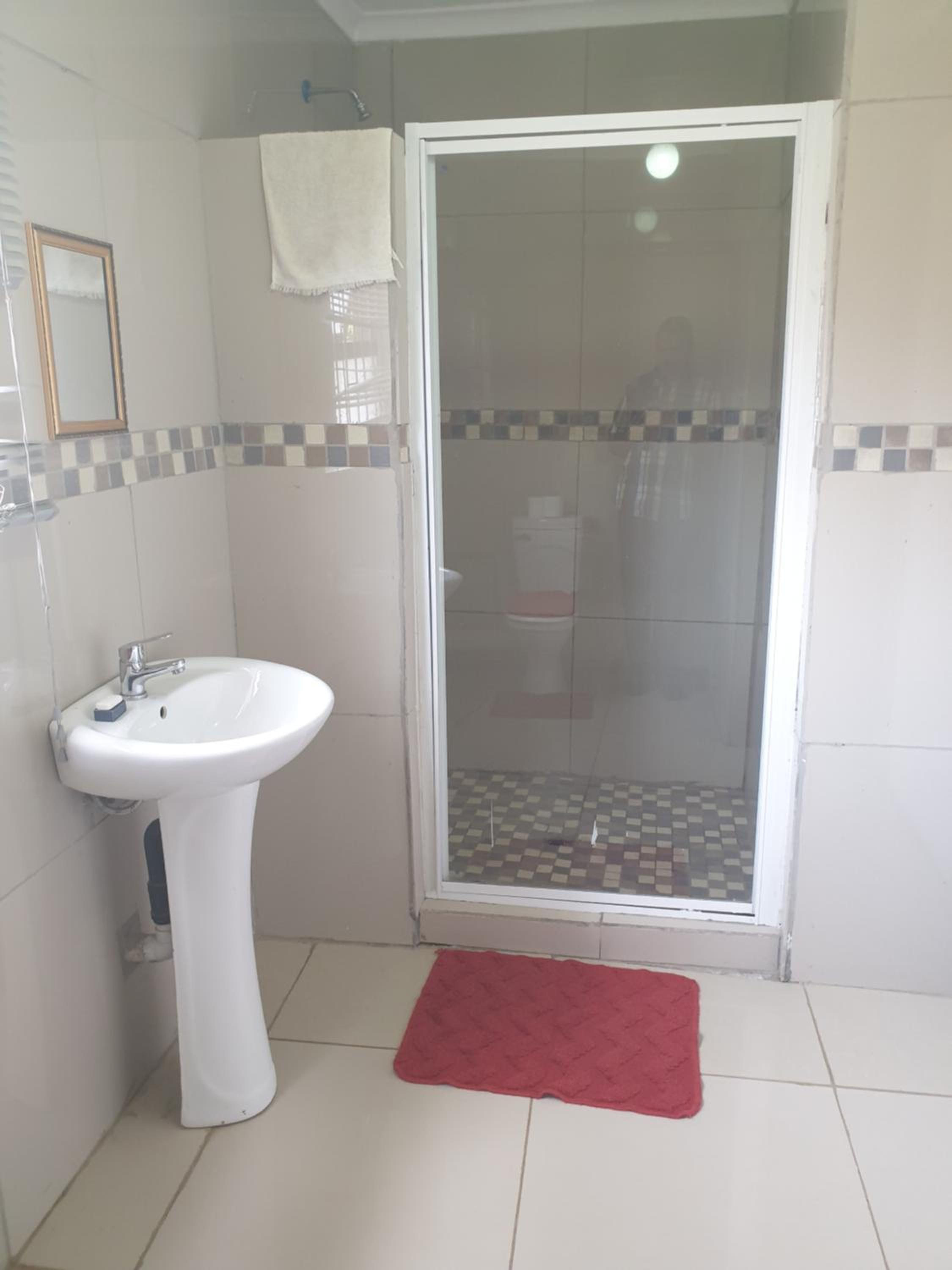 Family Room with Private Bathroom photo 2