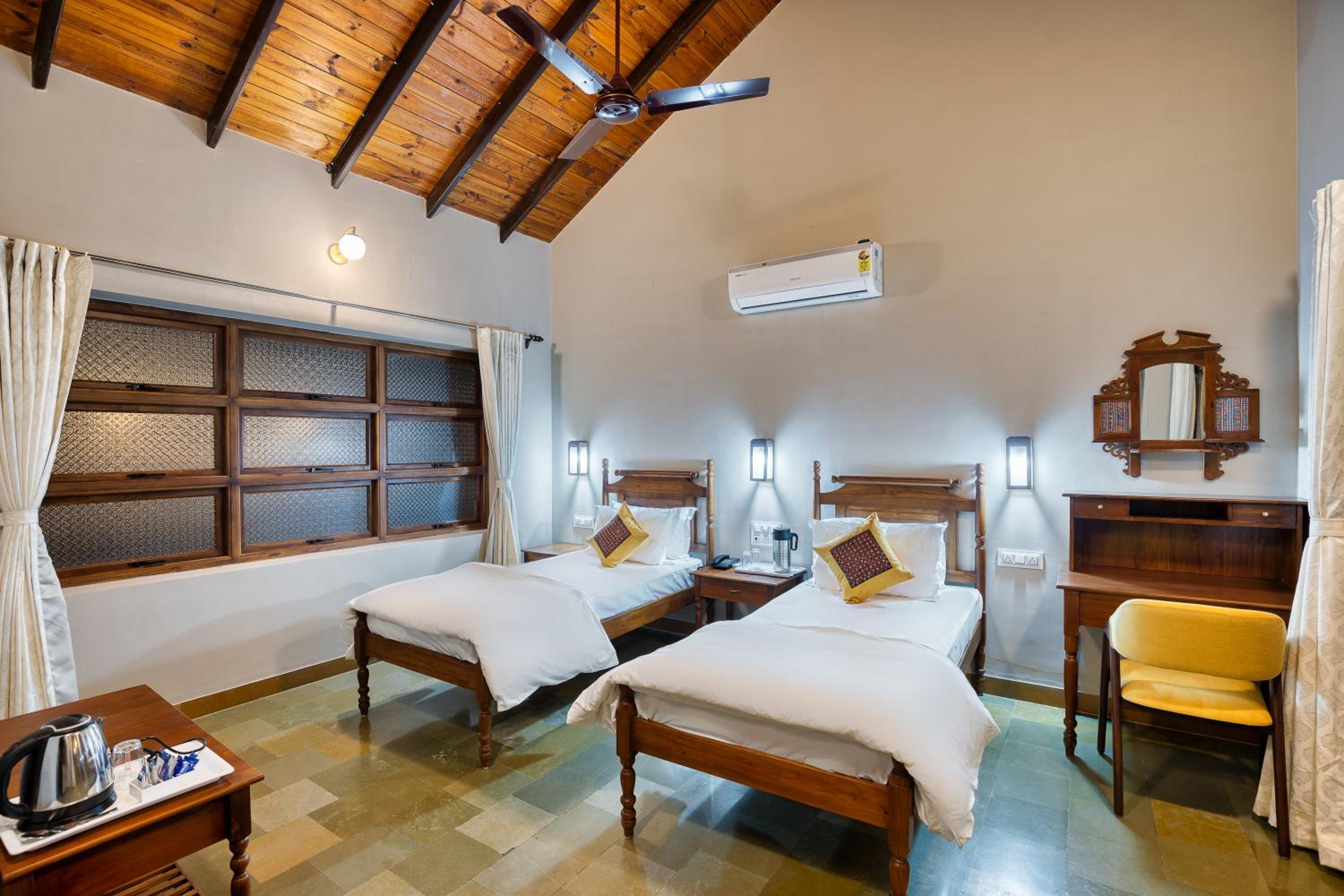Twin Room with Balcony photo 2