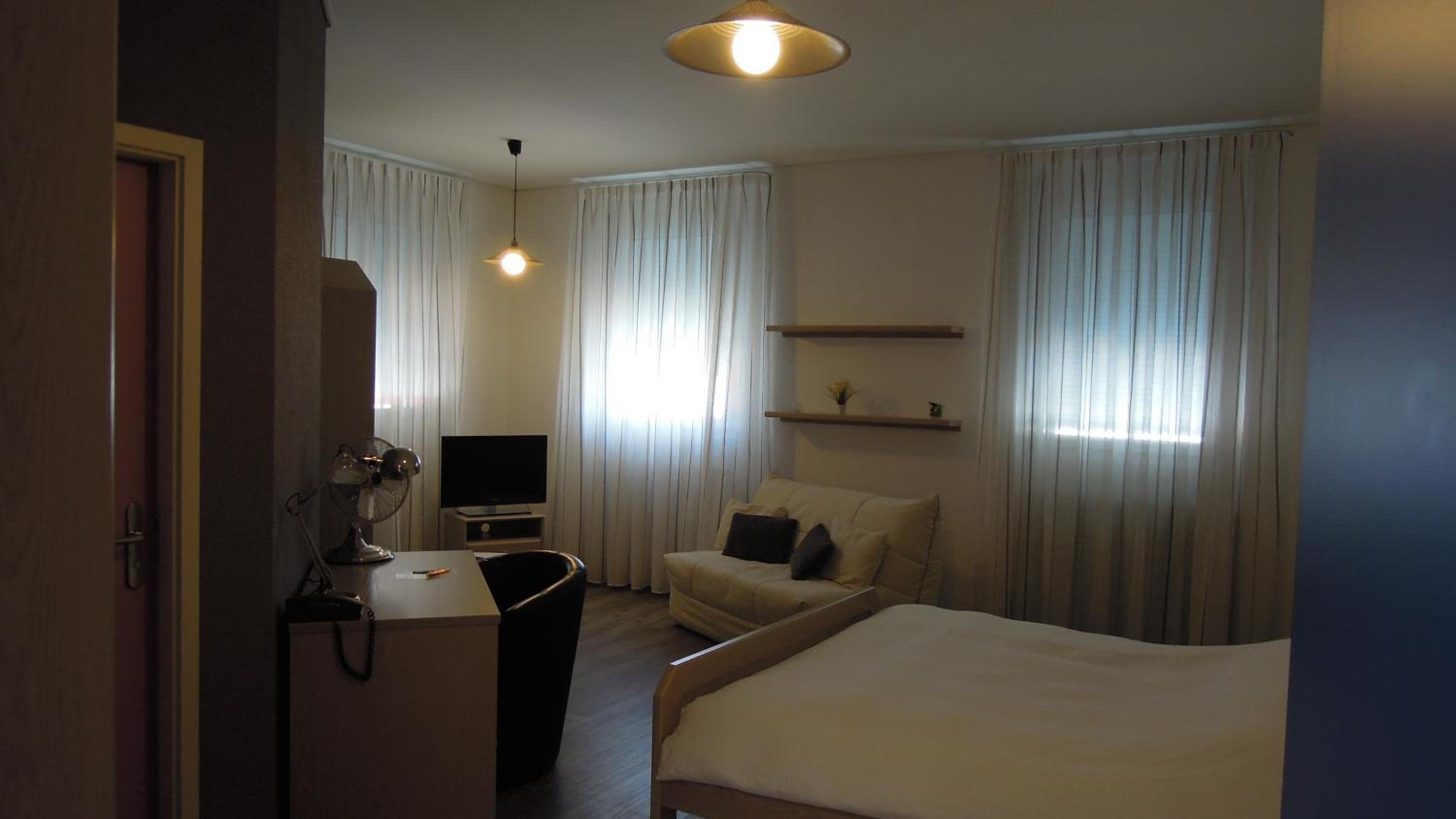 Deluxe Room - Photo 3