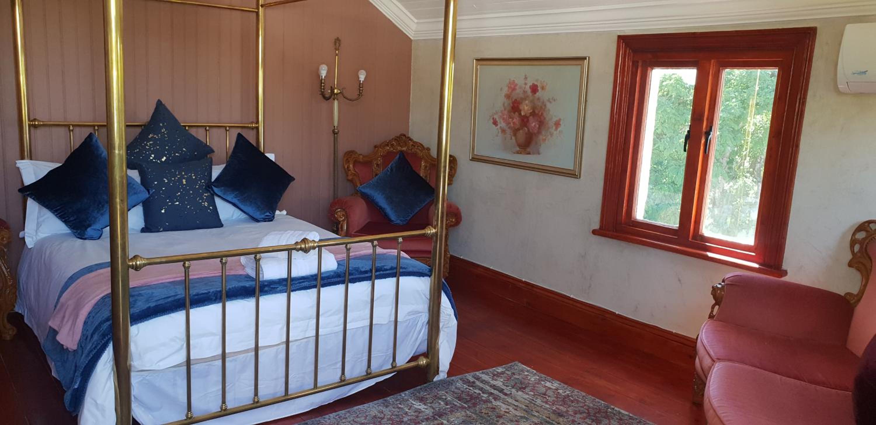 Double Room with Balcony - Photo 11