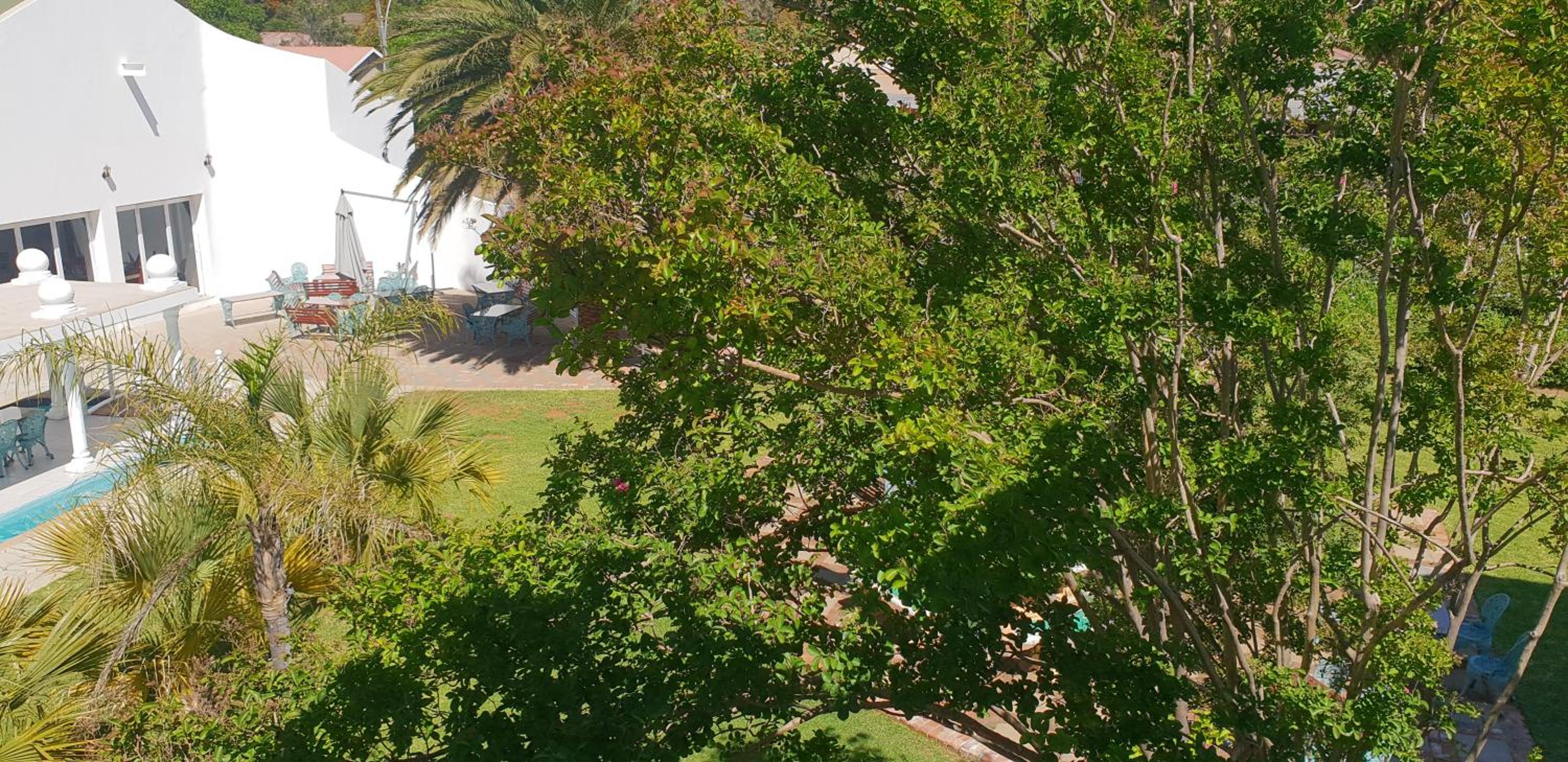Double Room with Balcony - Photo 9