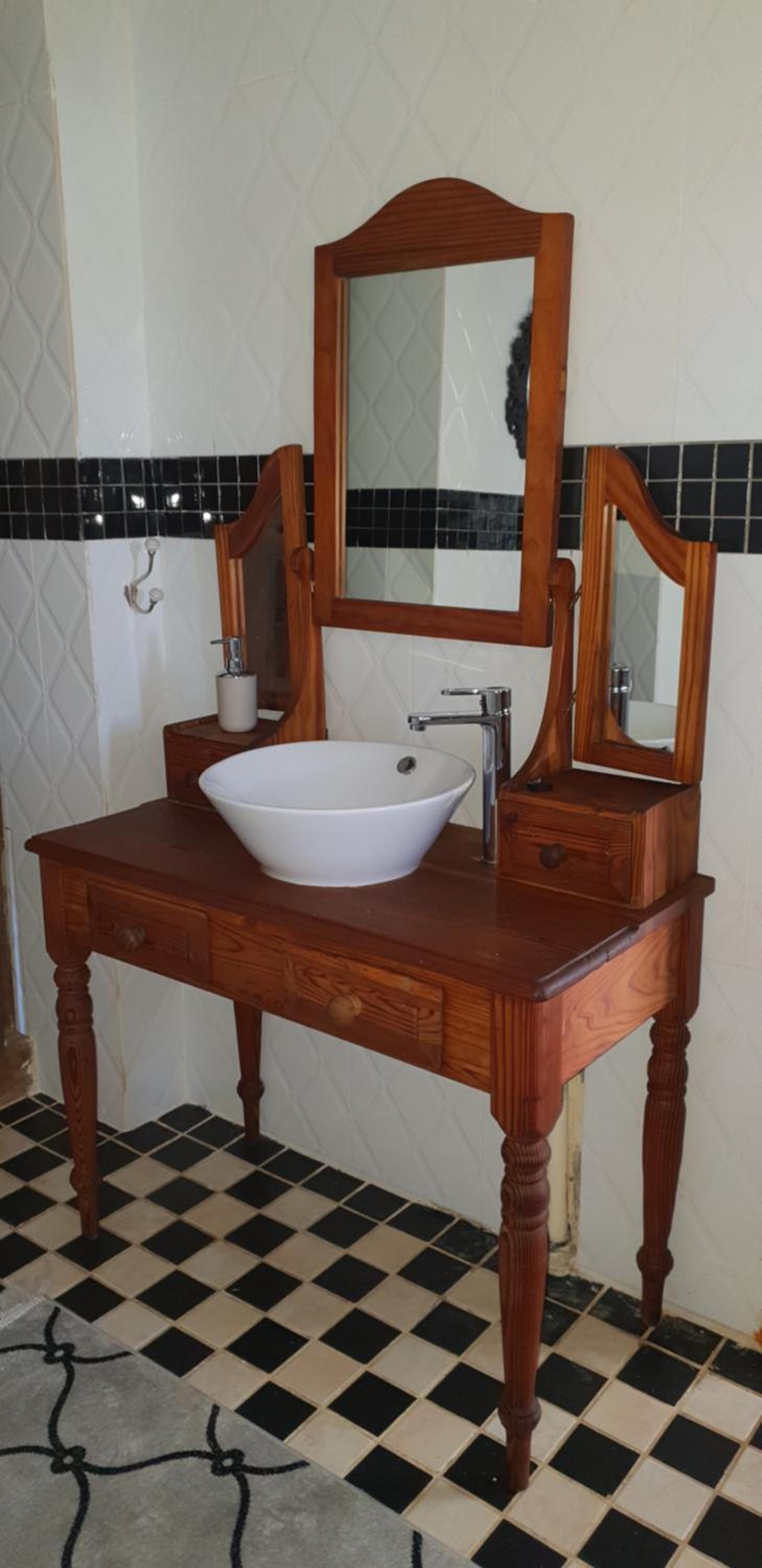 Budget Double Room - Photo 8