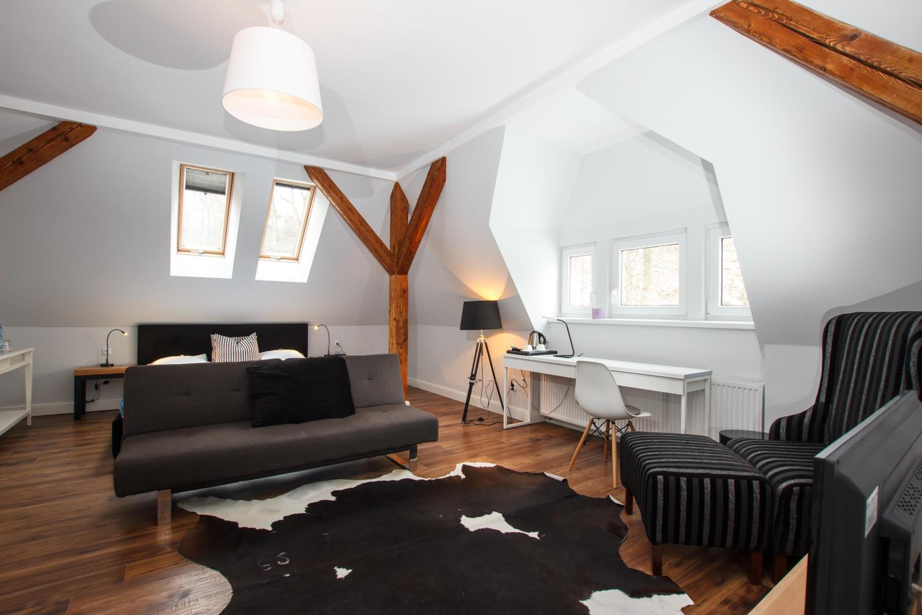 Deluxe Double Room with Bath - Photo 1