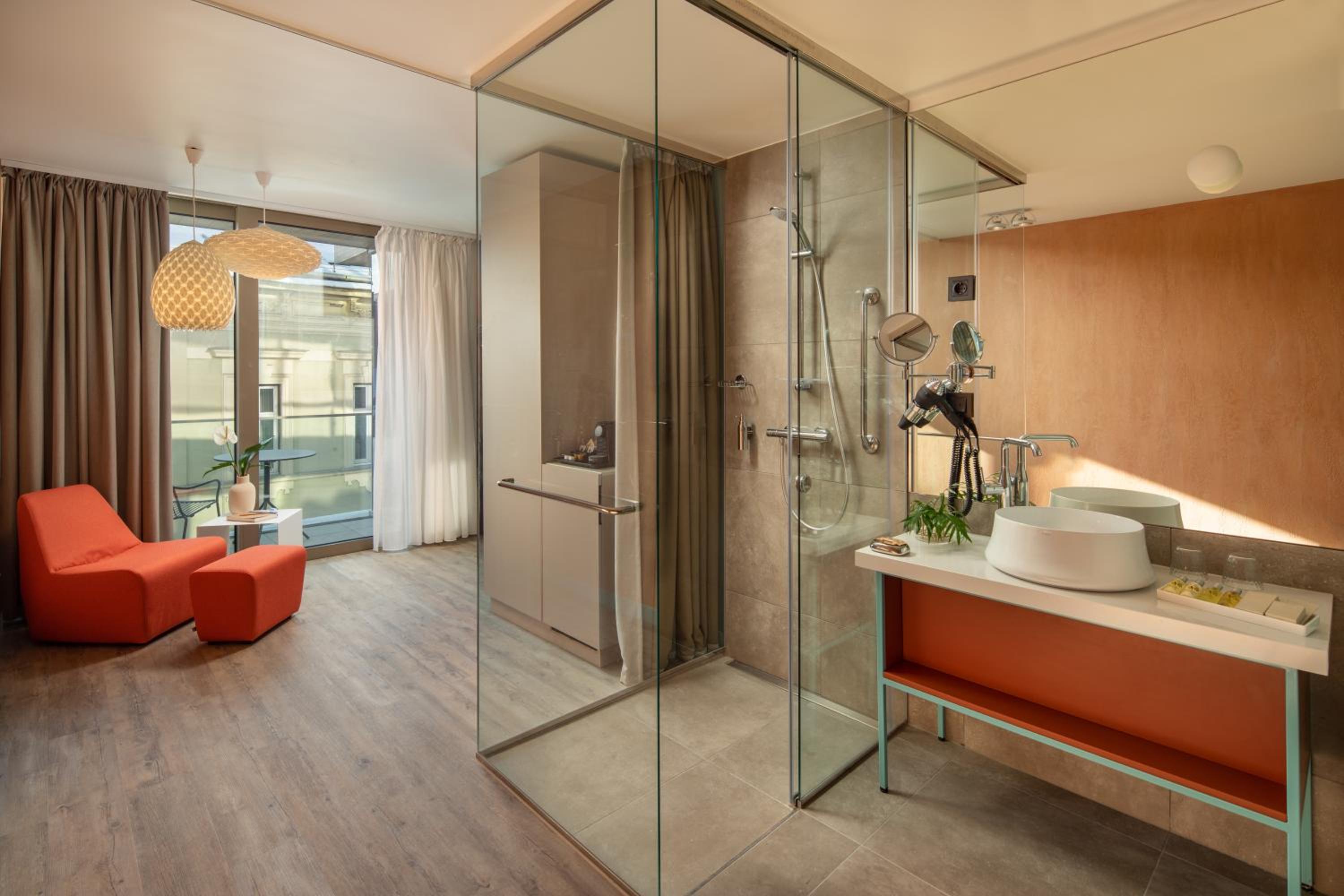 Junior Suite with Balcony - Photo 5