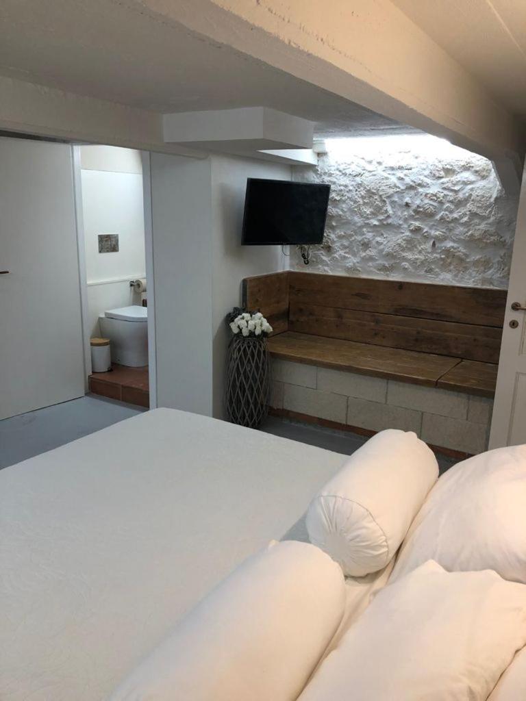 One-Bedroom Apartment - Photo 6