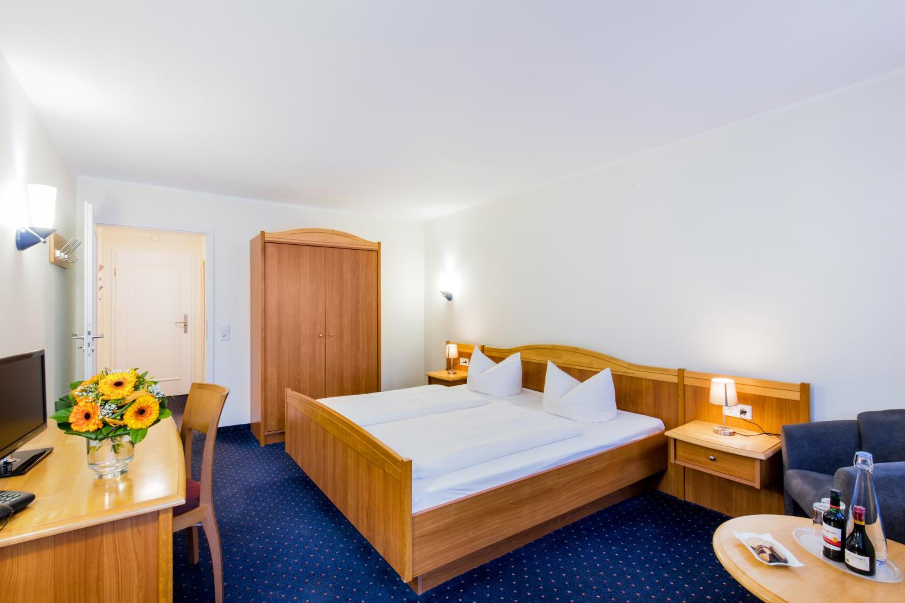 Deluxe Double Room with Balcony photo 1