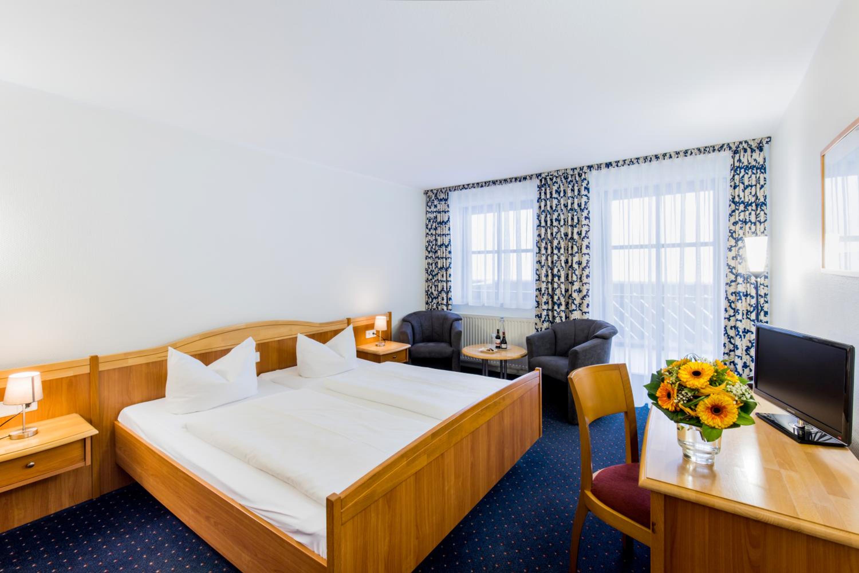 Deluxe Double Room with Balcony photo 2