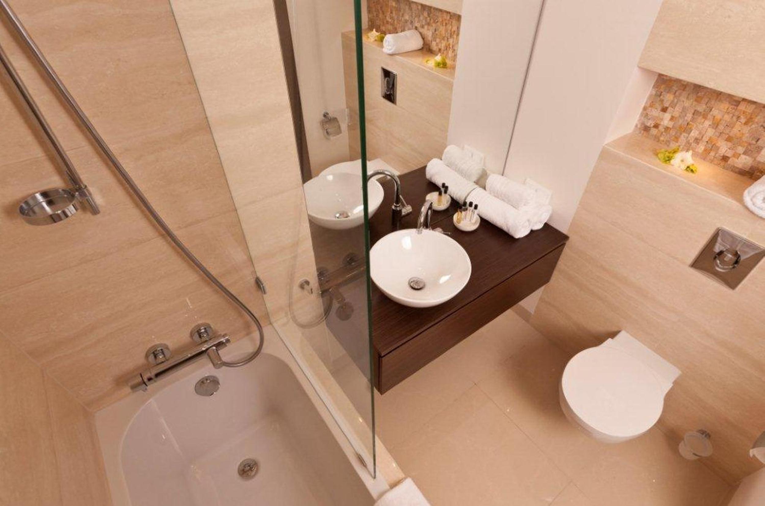 One-Bedroom Apartment - Photo 2