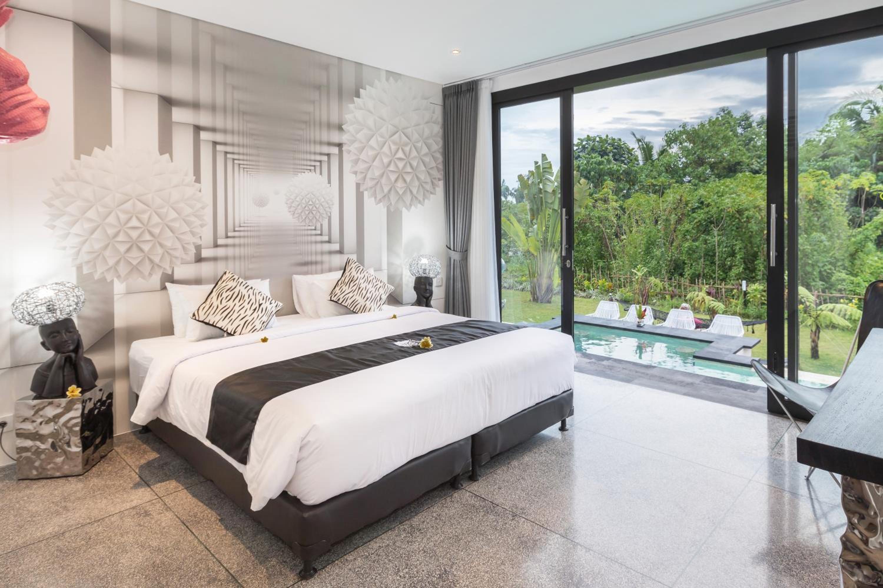 Four-Bedroom Villa with Private Pool - Photo 16