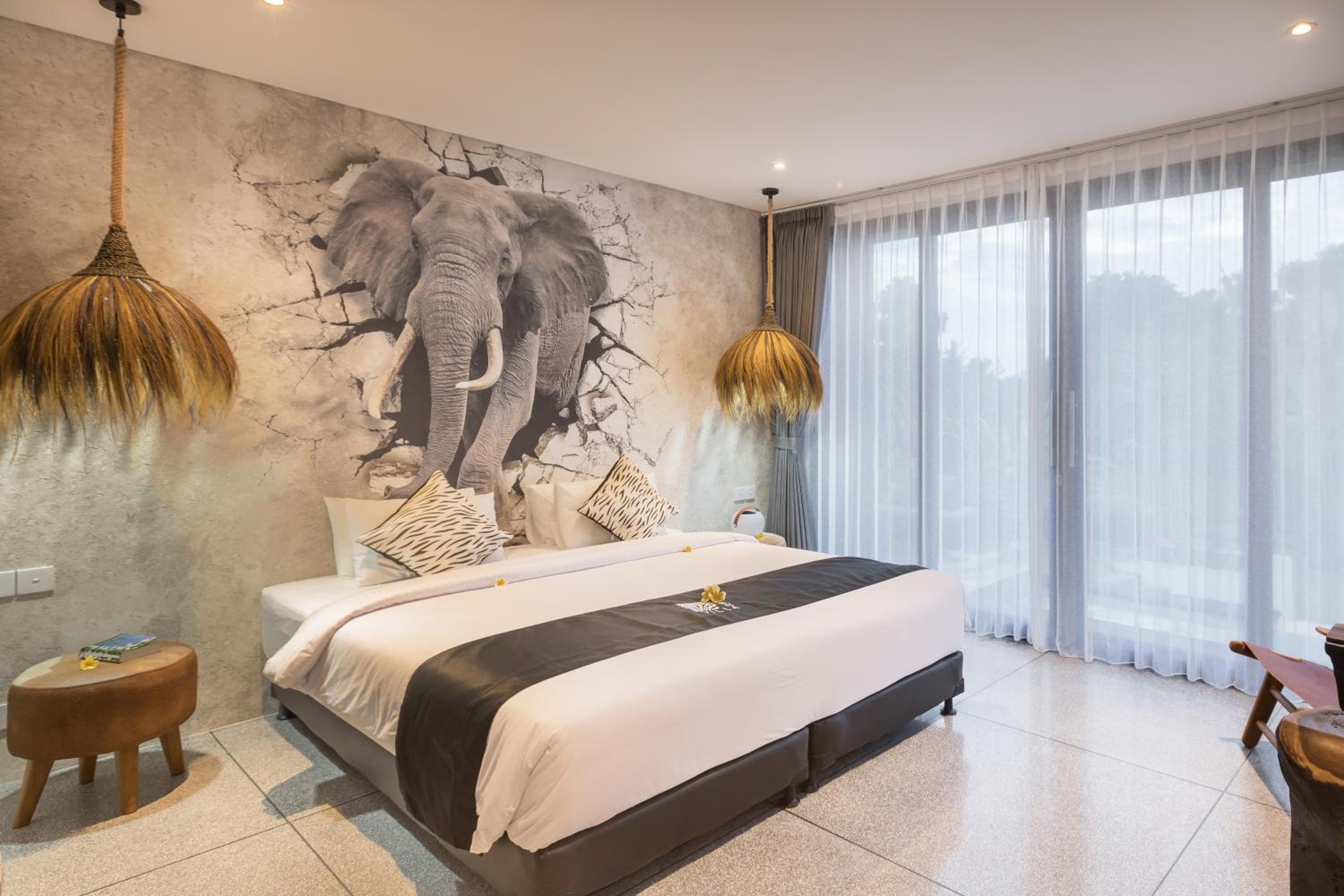 Four-Bedroom Villa with Private Pool - Photo 17