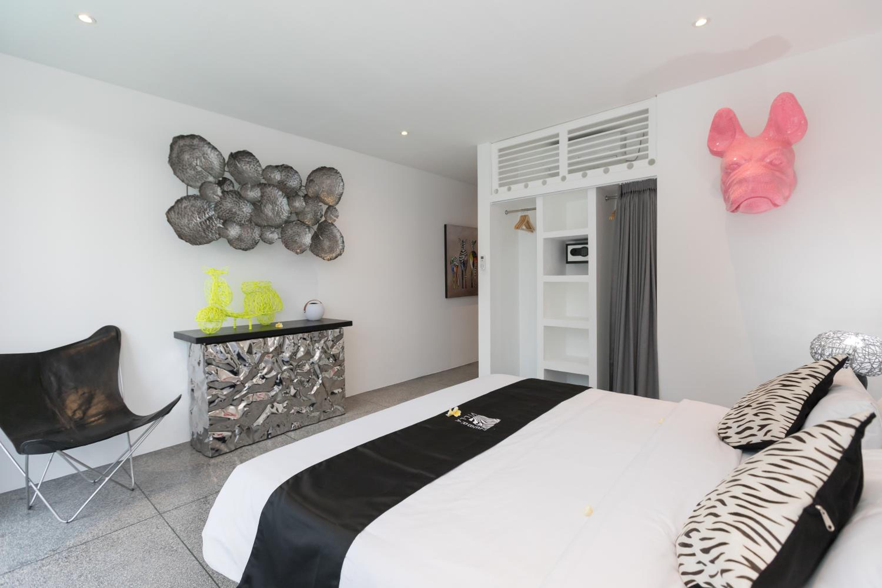 Four-Bedroom Villa with Private Pool - Photo 15