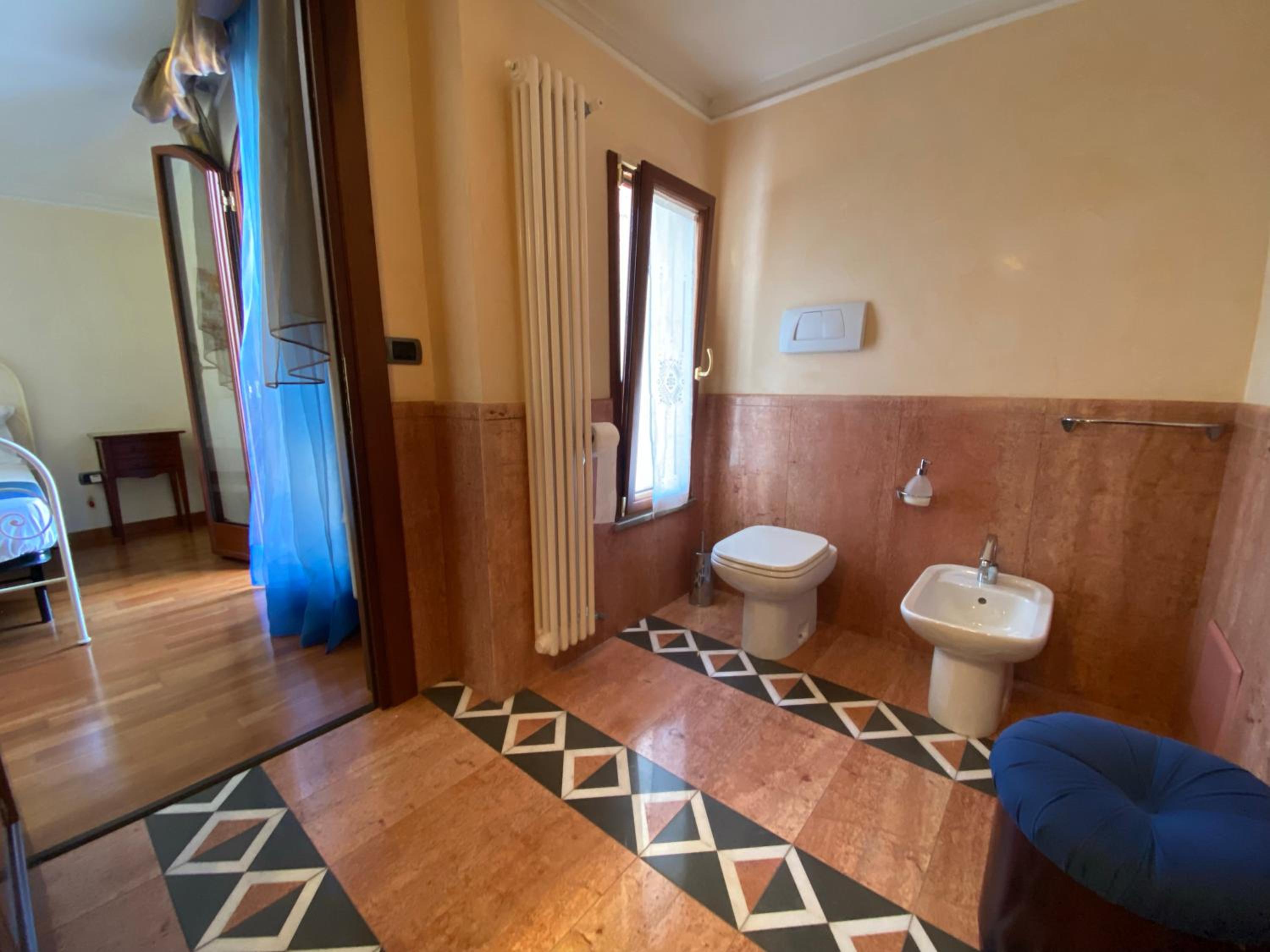 Deluxe King Room photo 3