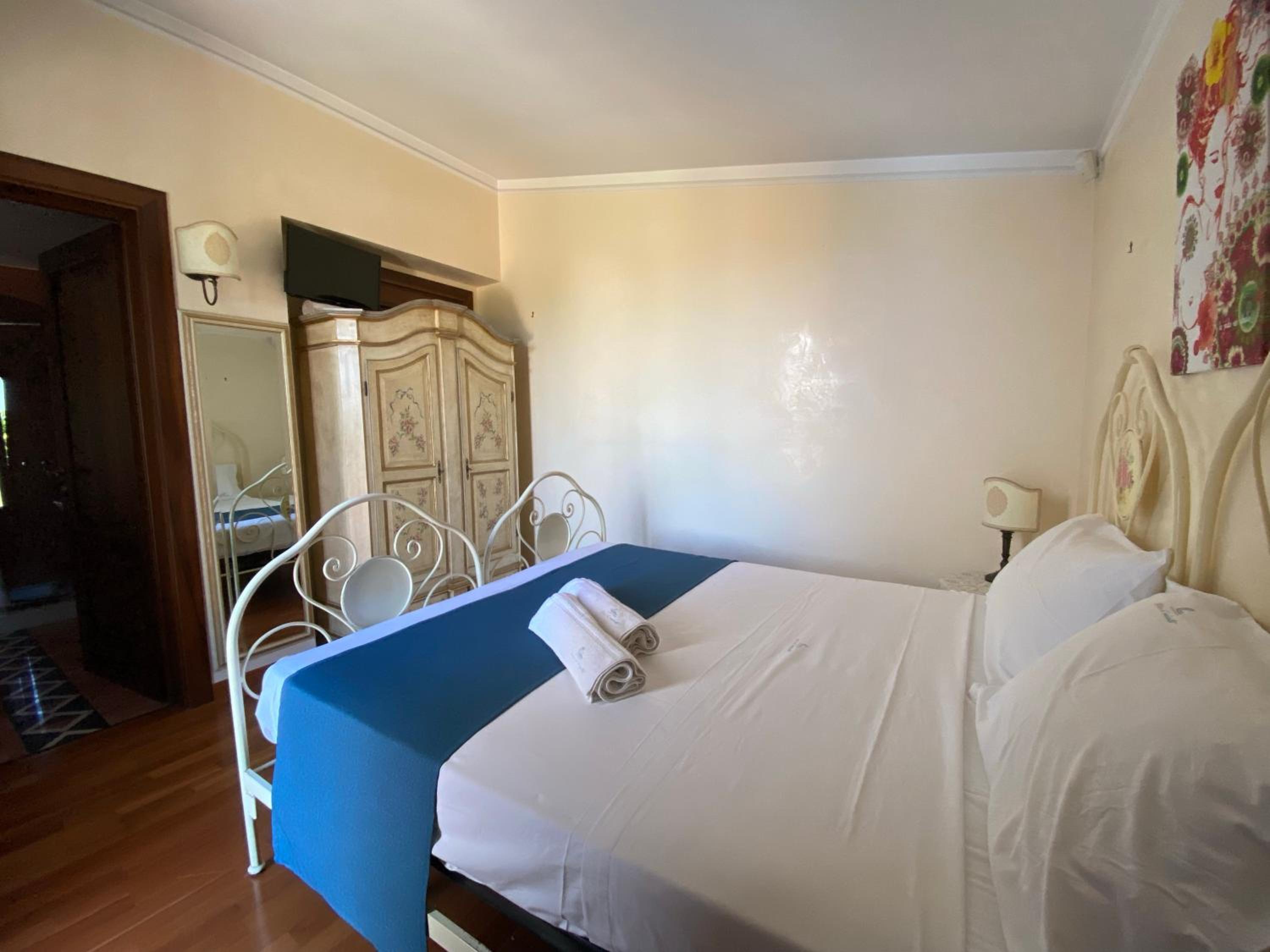 Deluxe King Room photo 1