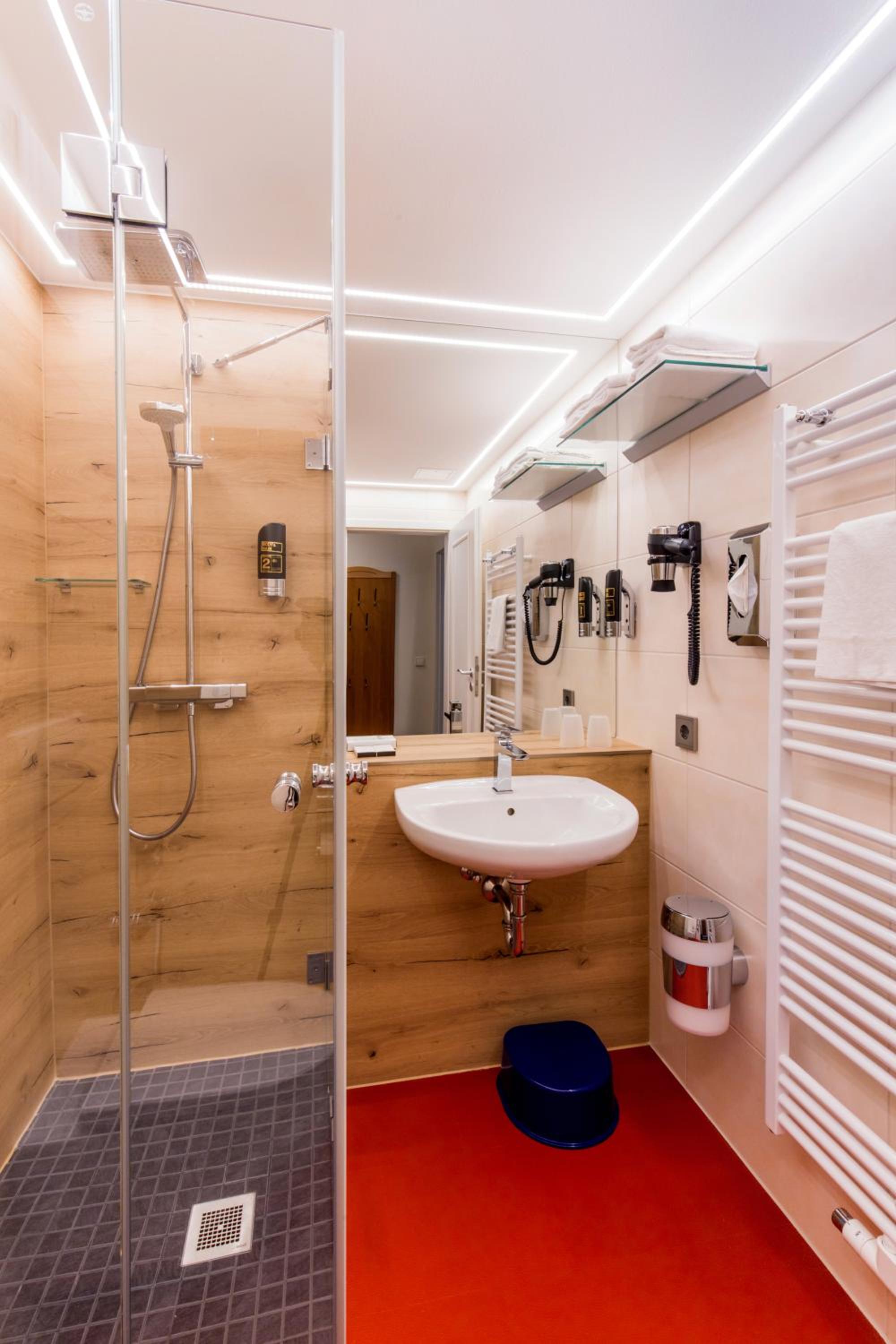 Deluxe Double Room with Balcony photo 3