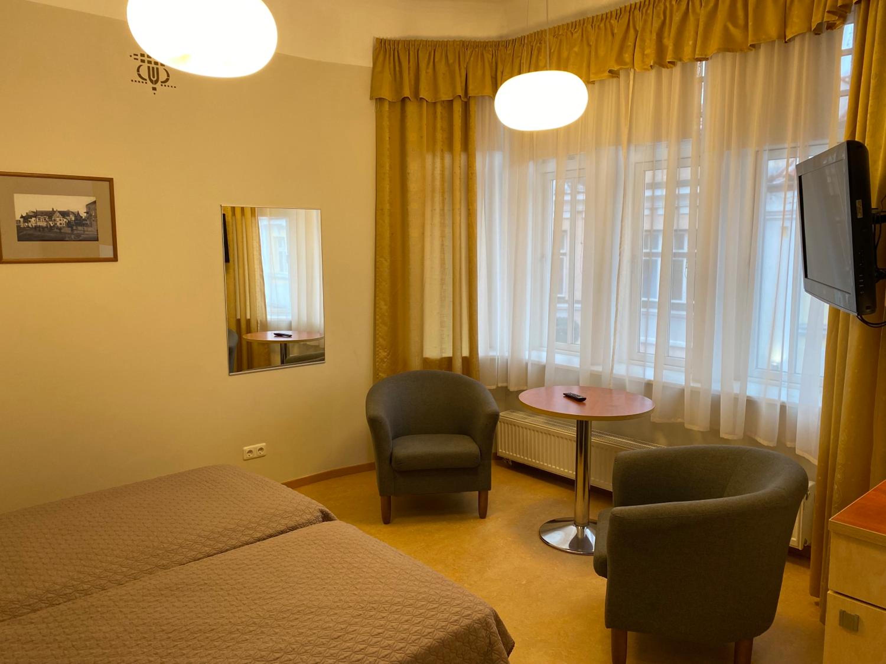 Twin Room with Kitchenette - Photo 4